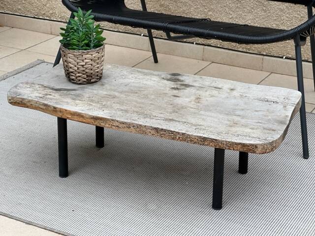 Outdoor/indoor coffee table