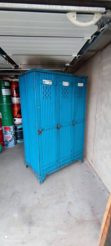 Six-door wardrobe