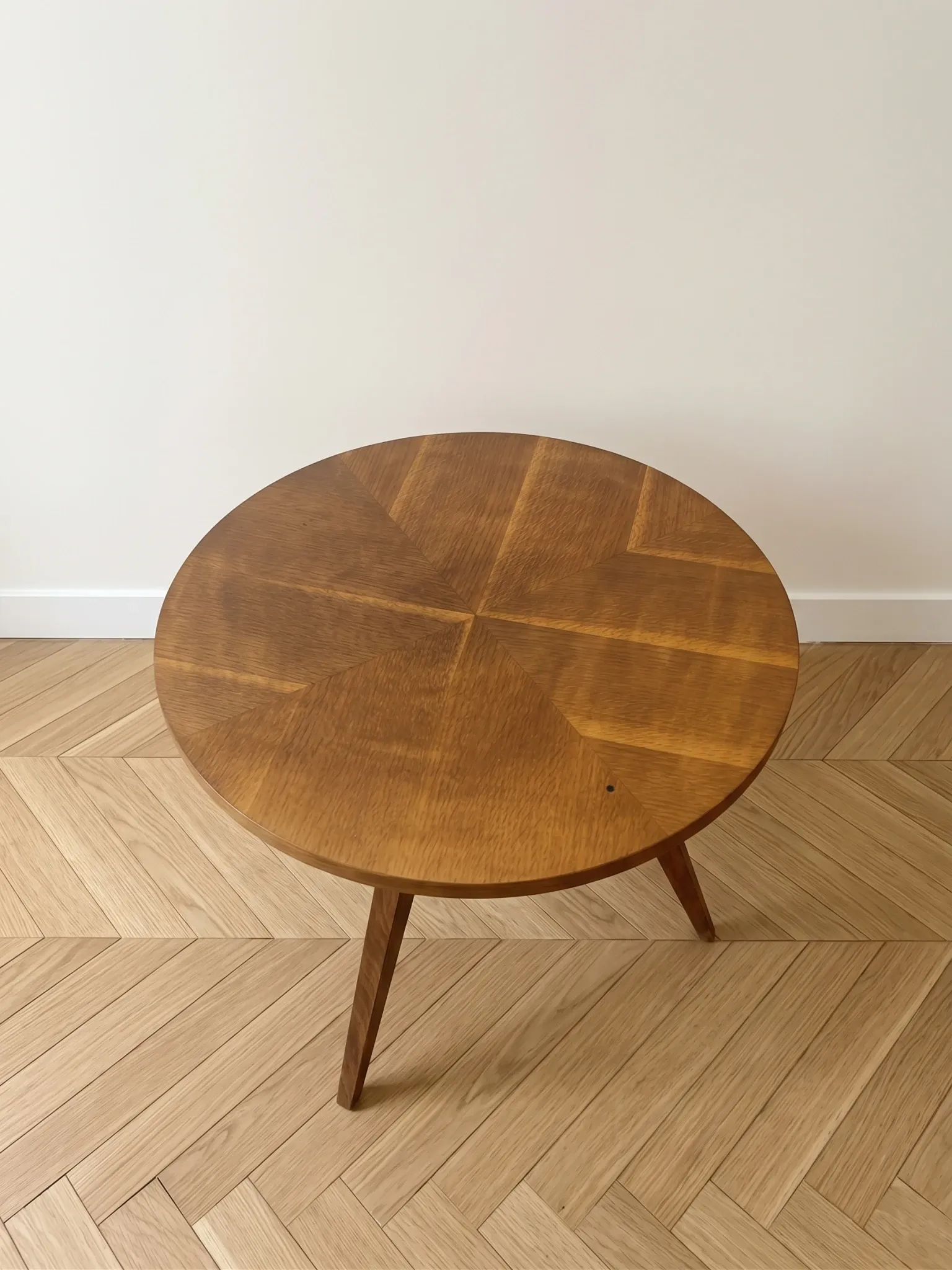 Tripod side table Art Deco in marquetry oak