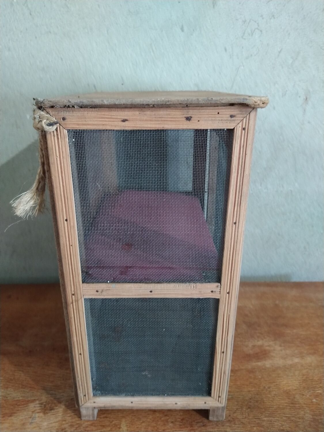 Wall-mounted pantry in vintage mesh wood
