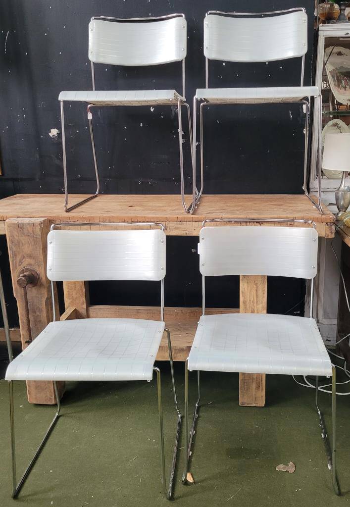 Set of 4 Italian Spilimbergo chairs in chromed steel and white plastic