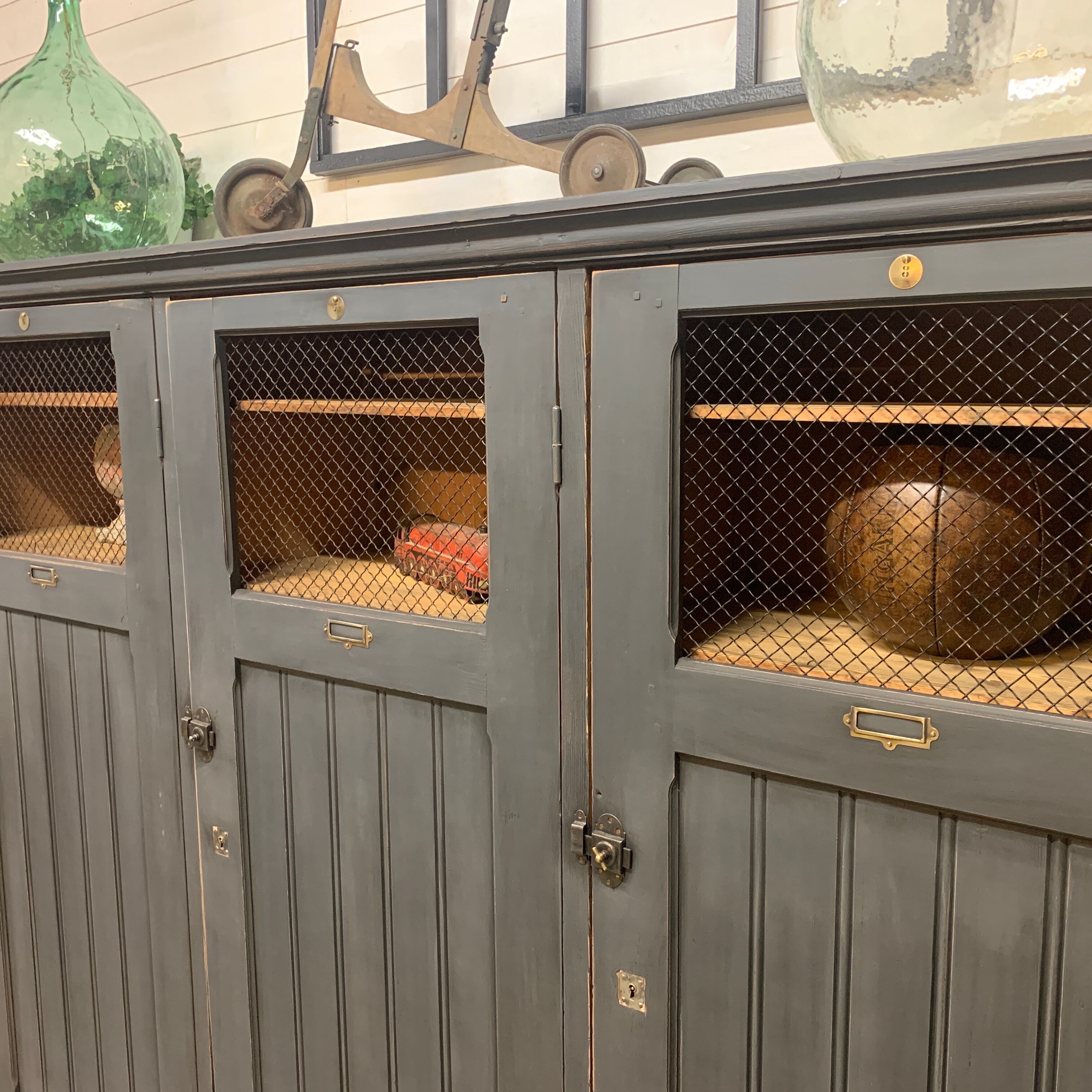 Former medical cabinet 1930