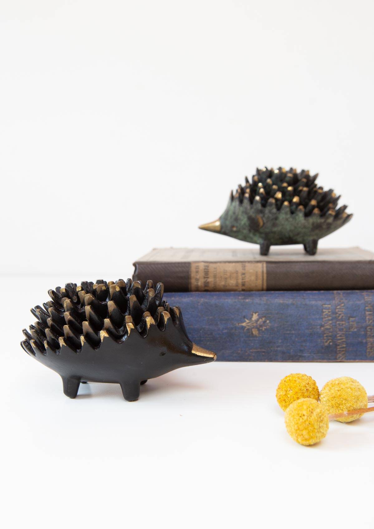 Hedgehog ensemble attributed to Walter Bosse, black patinated brass, circa 1950.