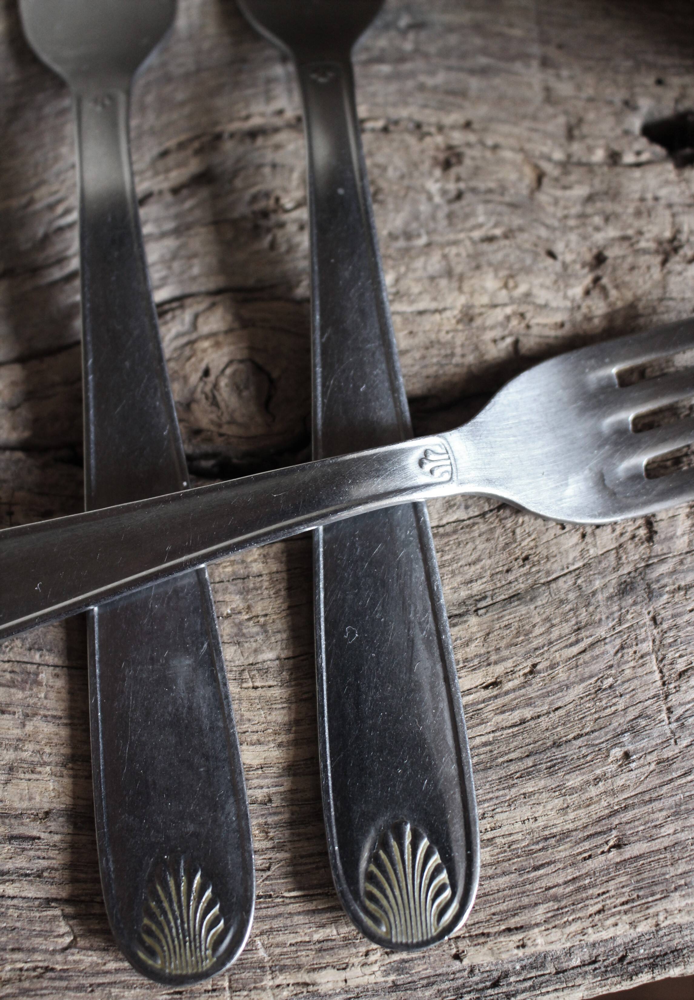 Mismatched set of 8 forks + 8 vintage shell stainless steel knives