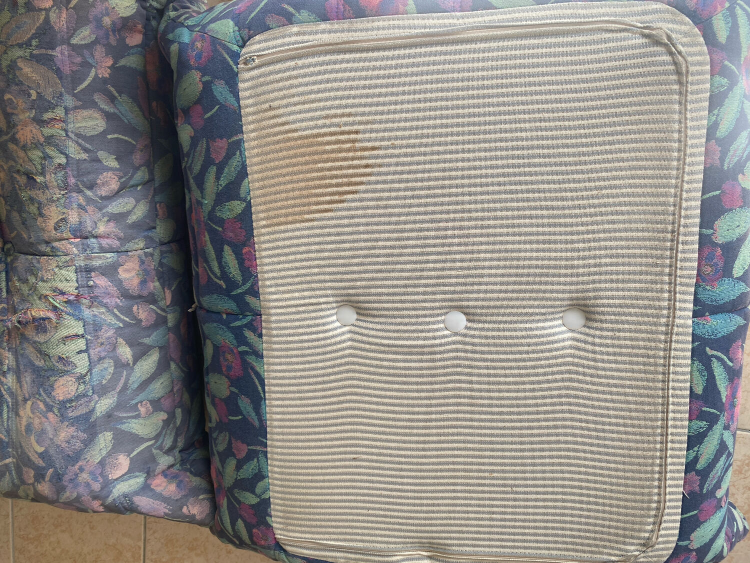 Shoe cabinet with its pouf by Michel Ducaroy for Ligne Roset.