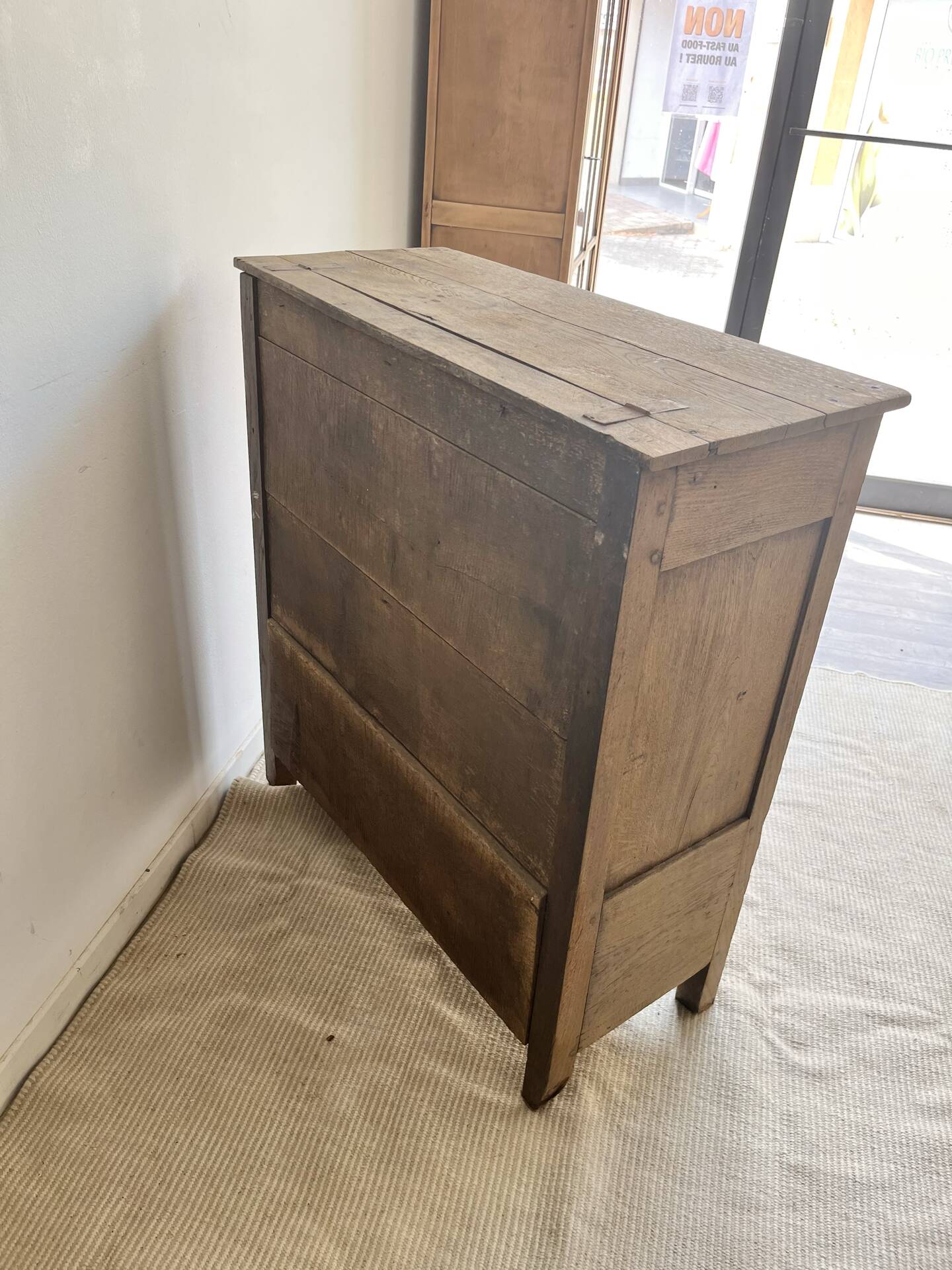 Atypical antique chest of drawers