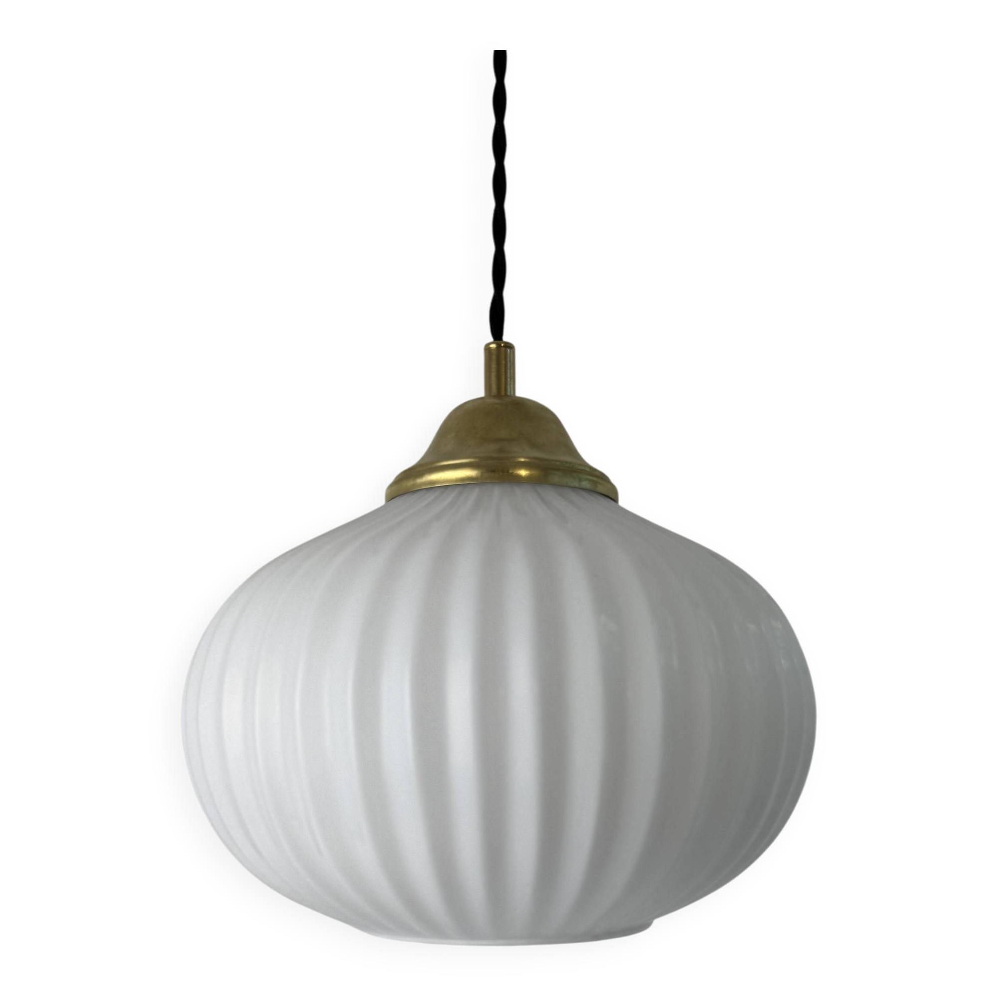 Vintage fluted opaline suspension light