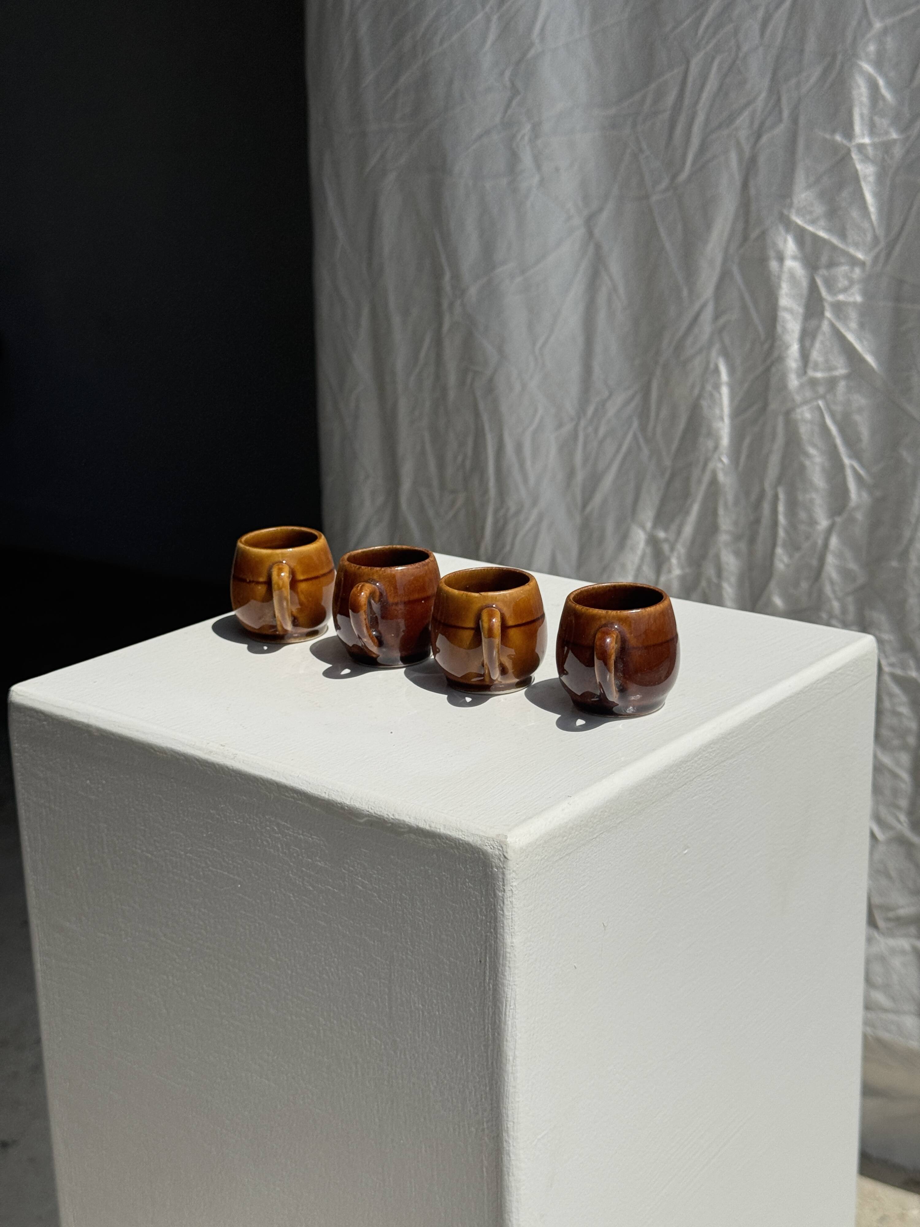 Lot de 4 mini tasses en céramique glacée