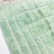 Tapis berbère marocain Beni Ouarain vert d'eau à motifs gravés 2,45x1,57m