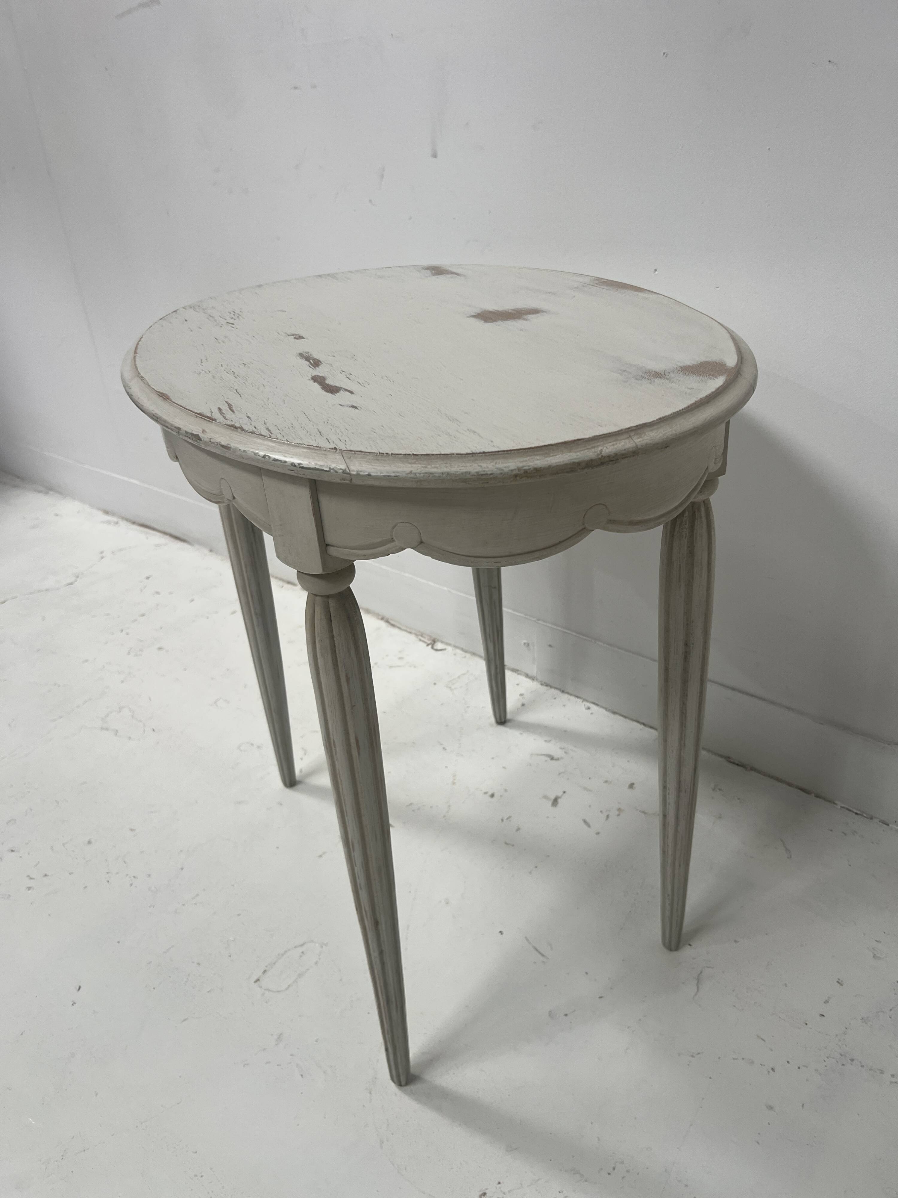 Art Deco style guéridon in patinated beech, 20th century.