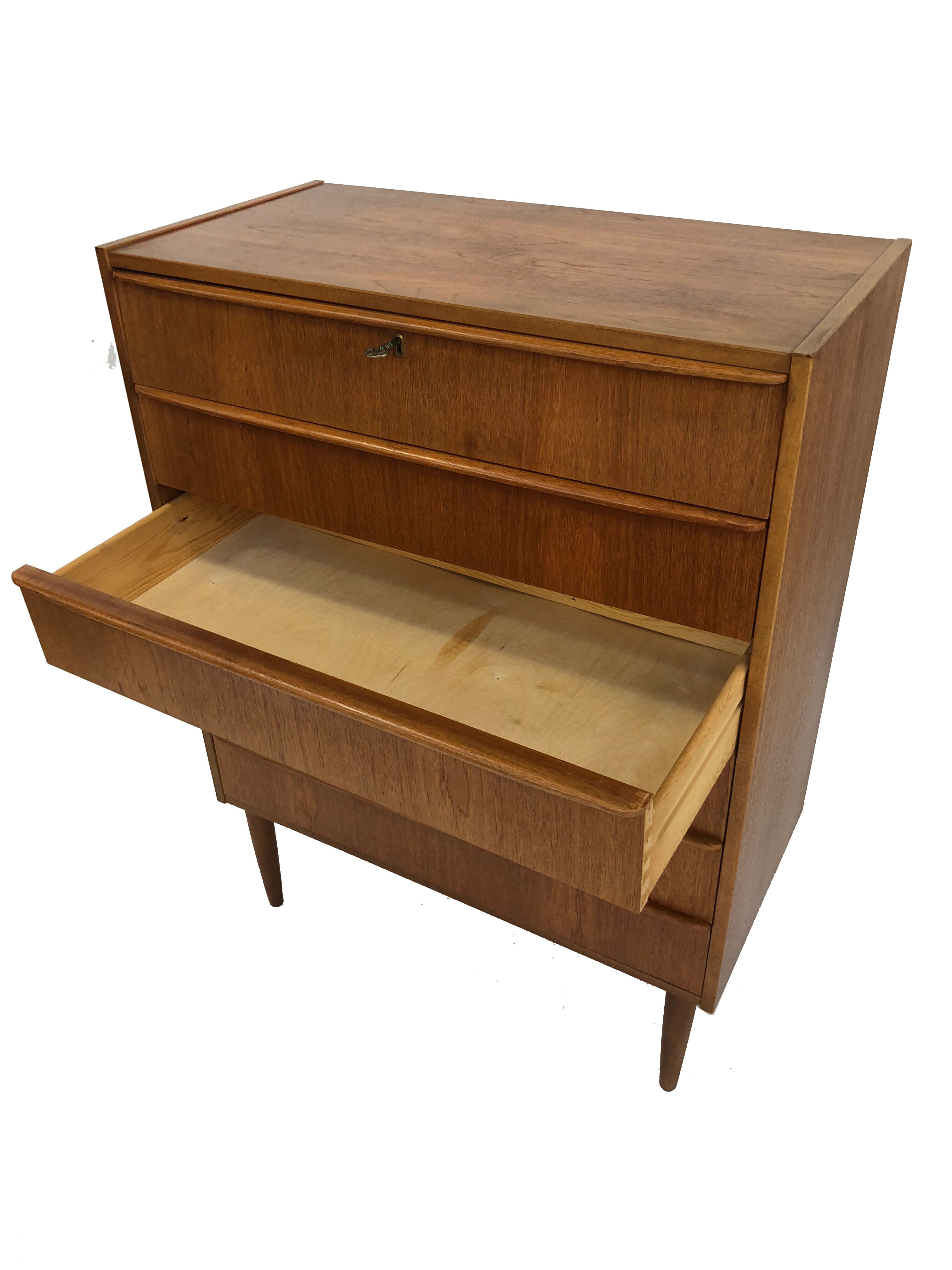 Dresser in teak