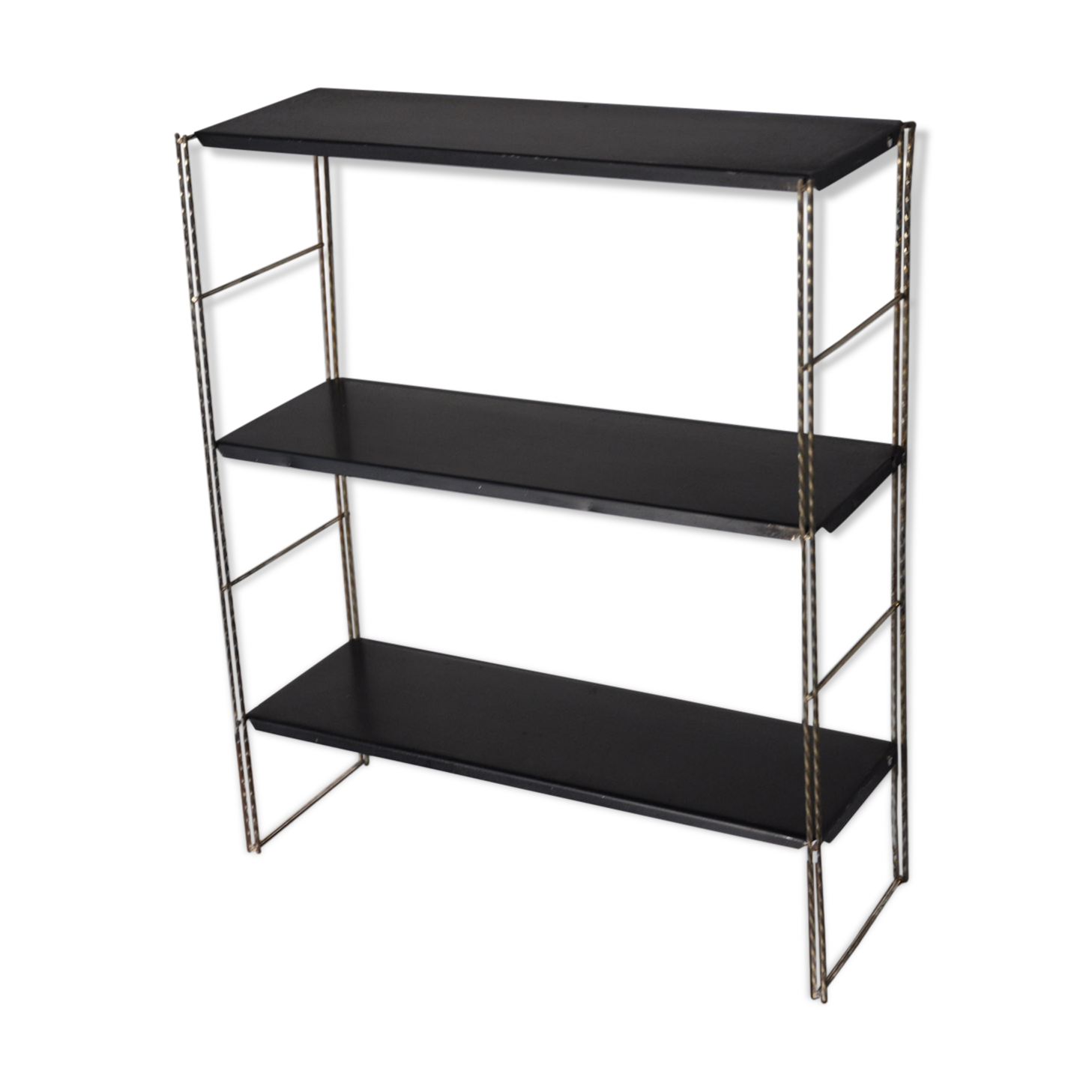 Metal string shelf