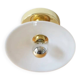 Smooth opaline wall light