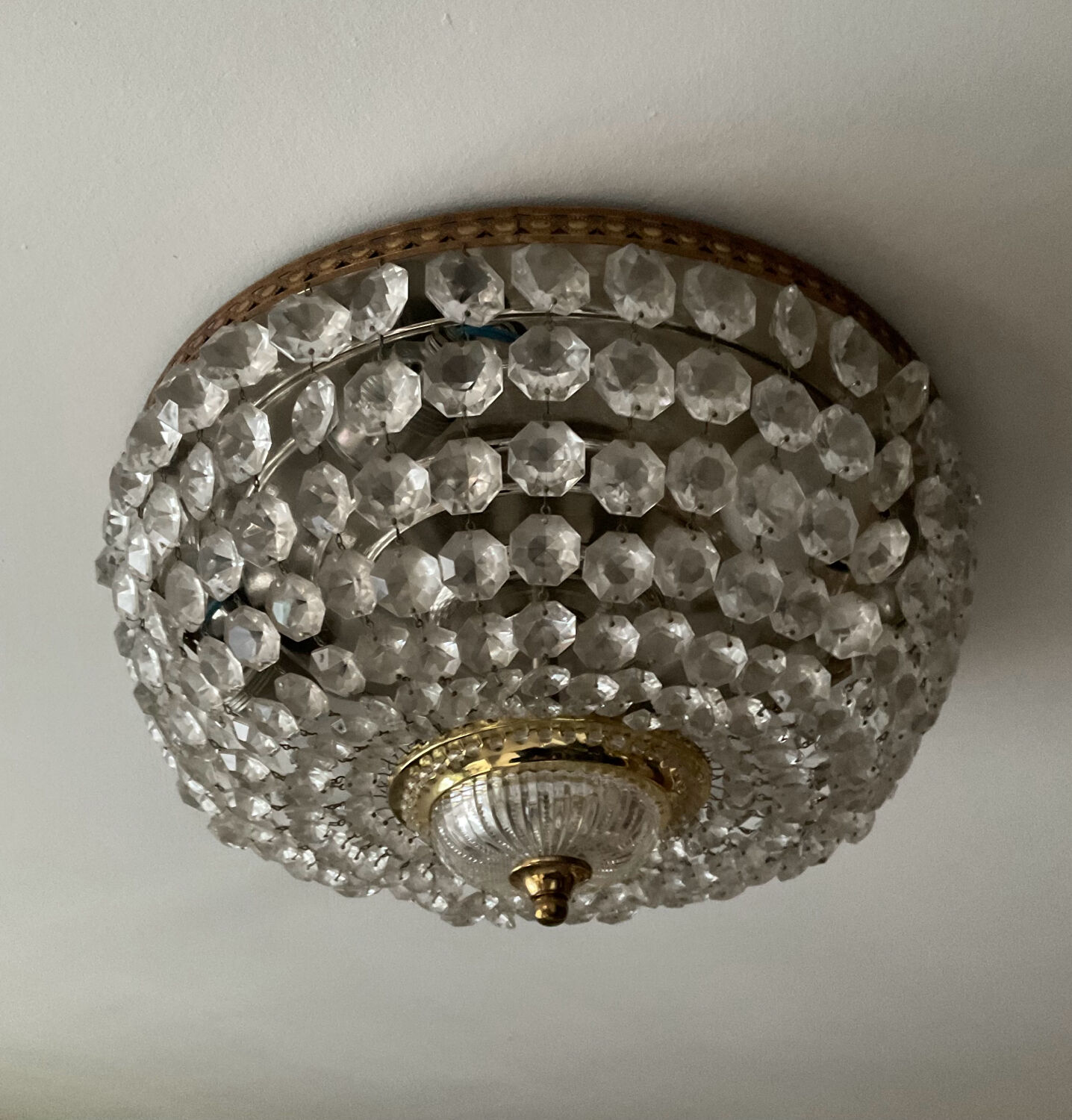 Vintage ceiling light with pendants and brass.