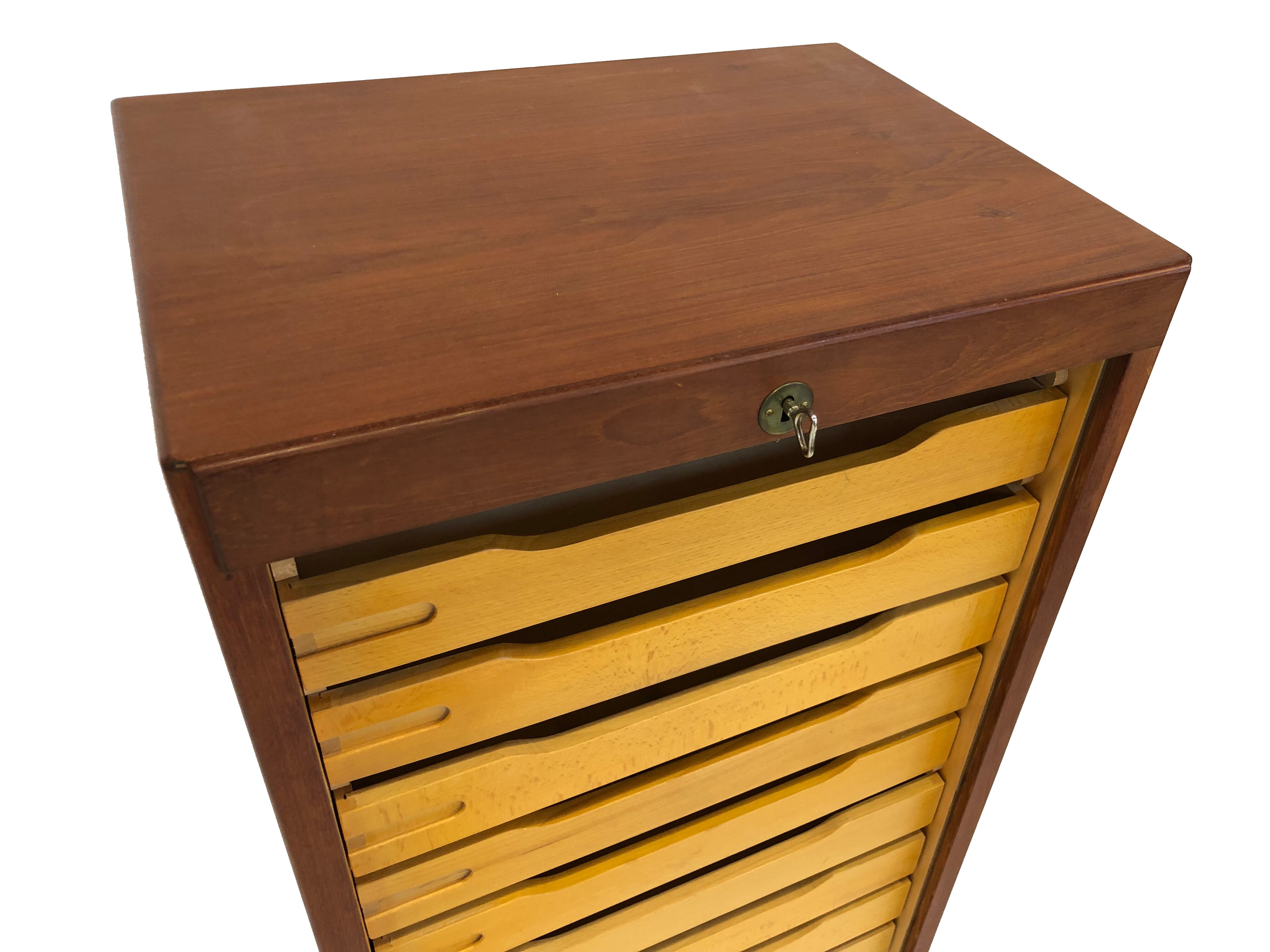 Vintage Danish design cabinet in teak veneer