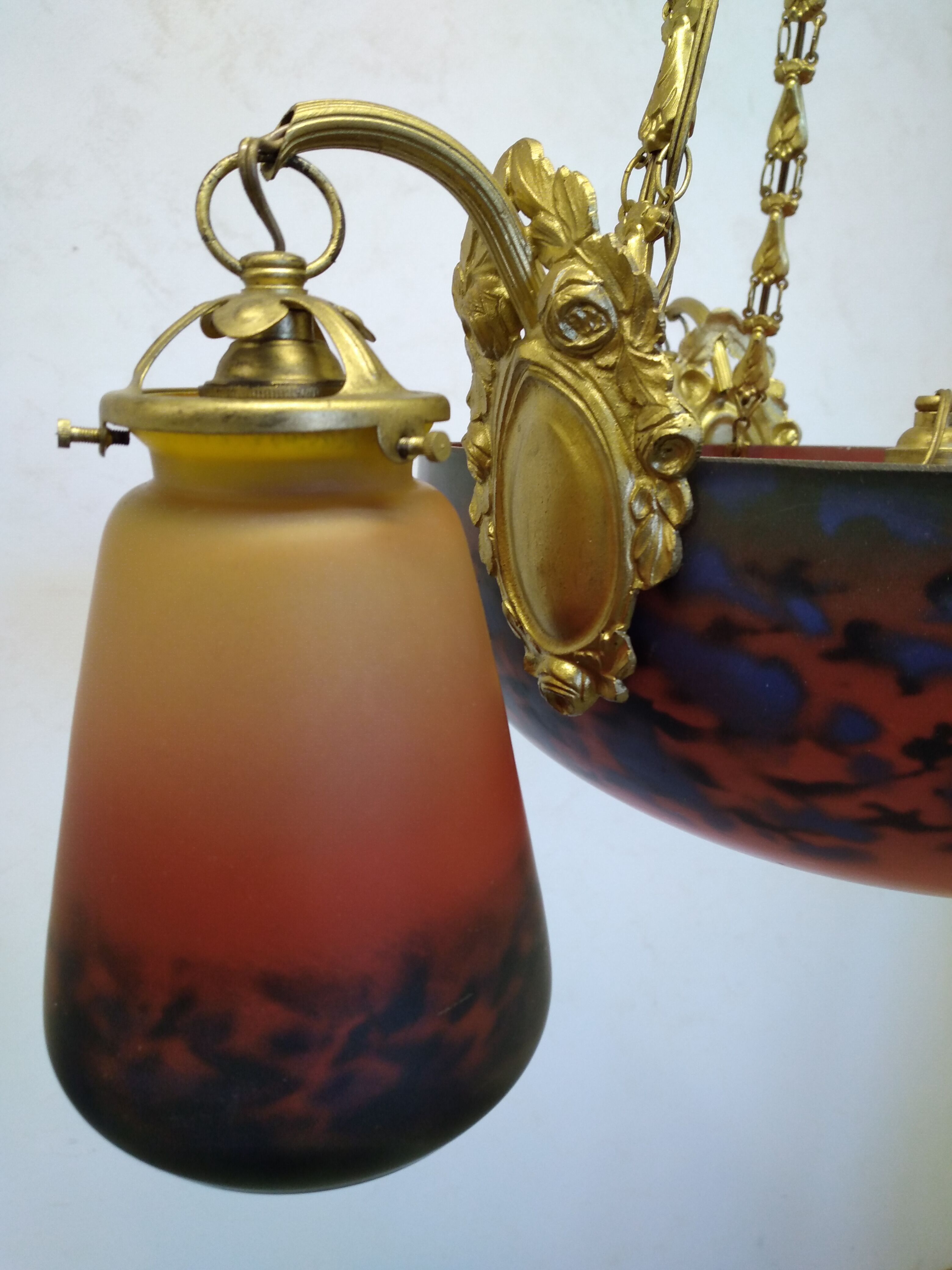 Suspension in art deco glass paste