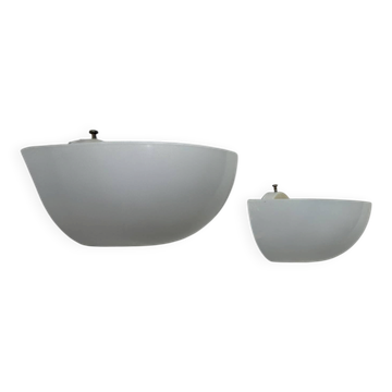 Pair of vintage wall lights in matte white lacquered metal, Italy, 1980.