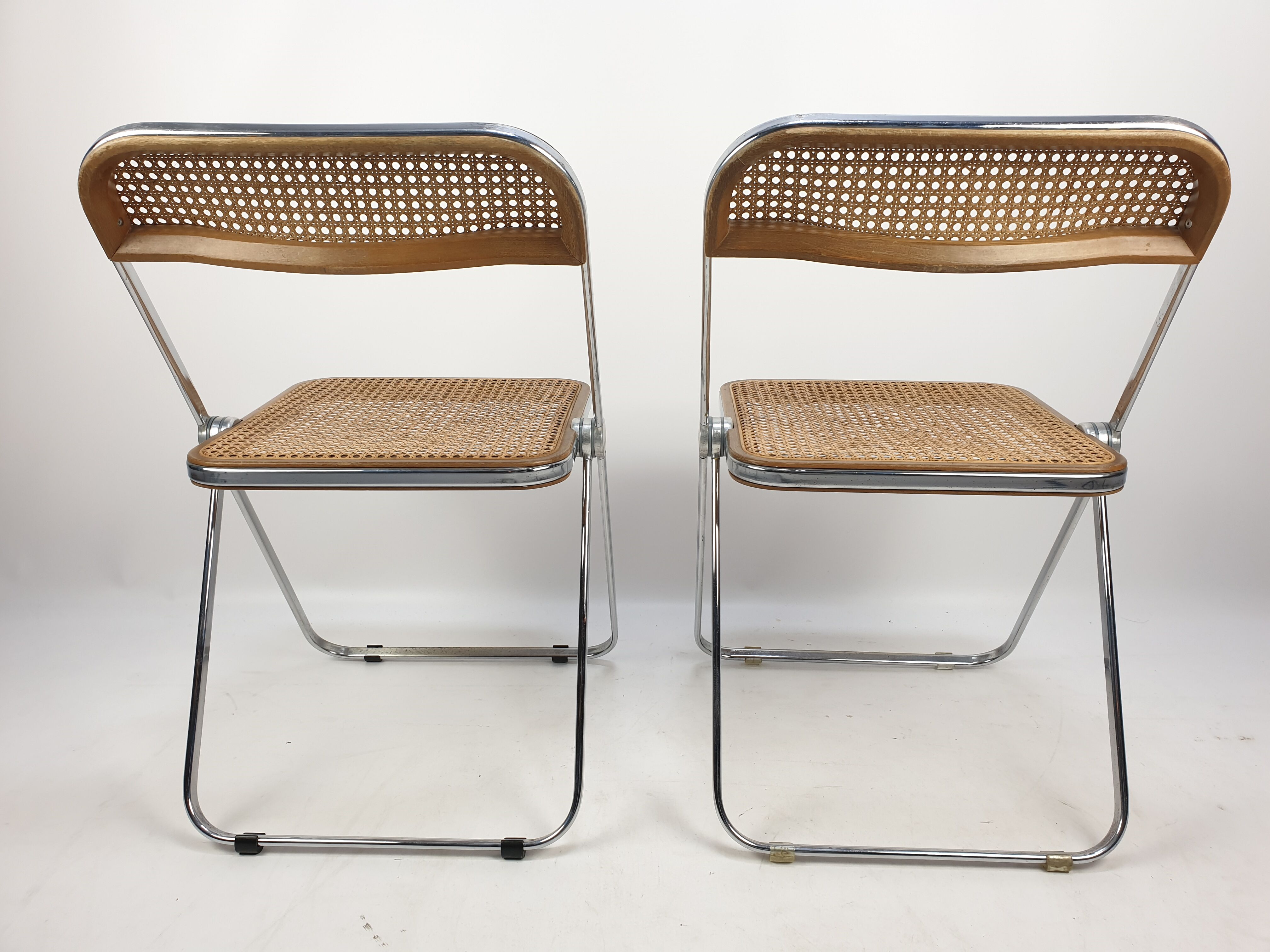 2 Plia folding chairs with woven wicker Giancarlo Piretti for Castelli, 1967