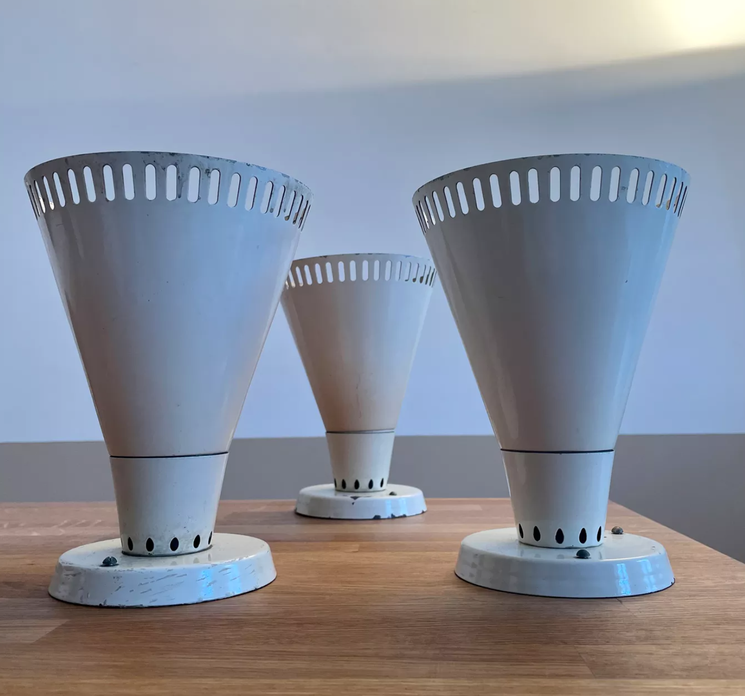 Suite of 3 wall lamps, vintage, white lacquered metal, lita 1970 france