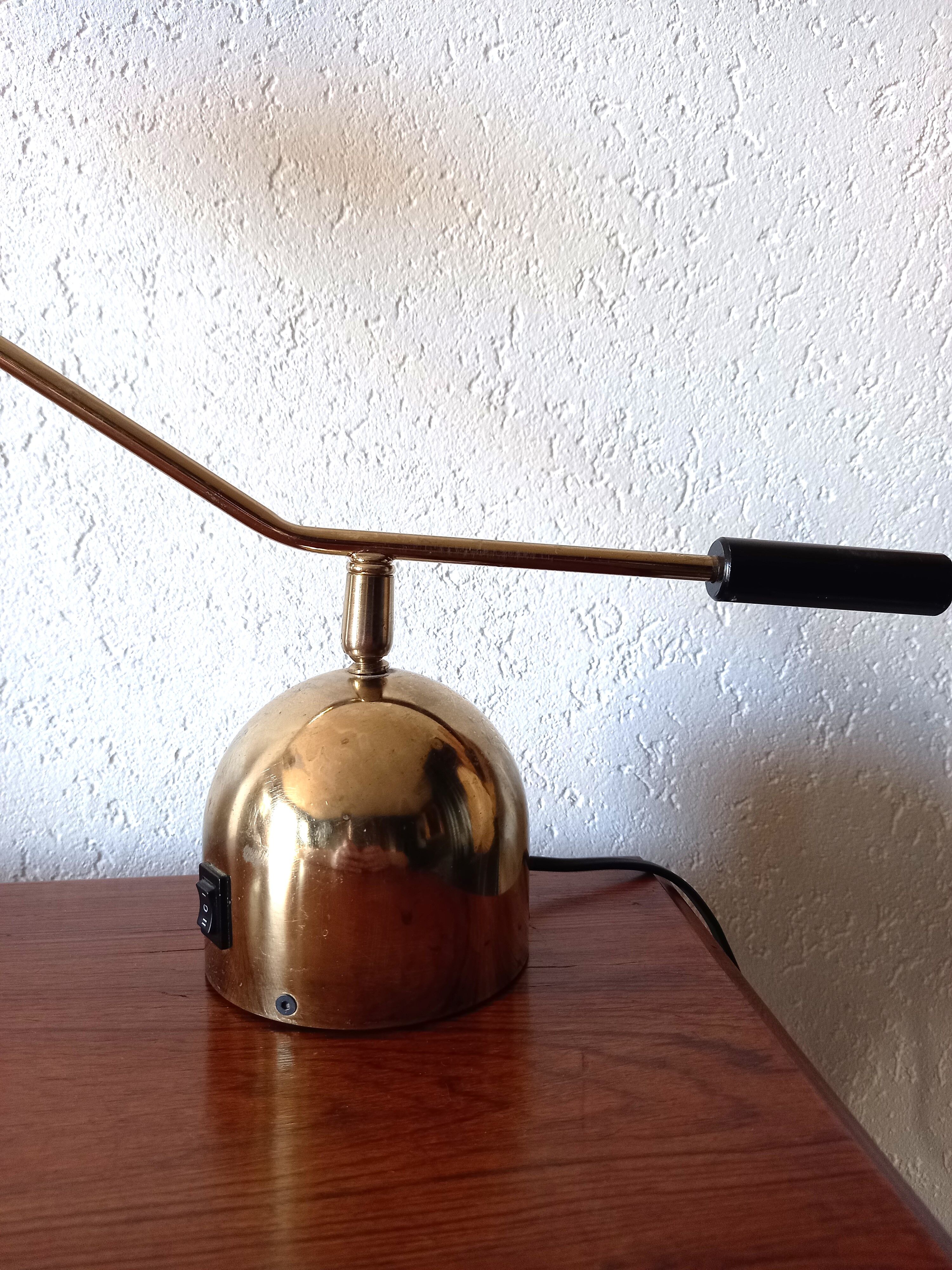 Desk lamp