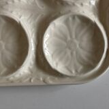 Plat en barbotine blanche faience de Gien 1970
