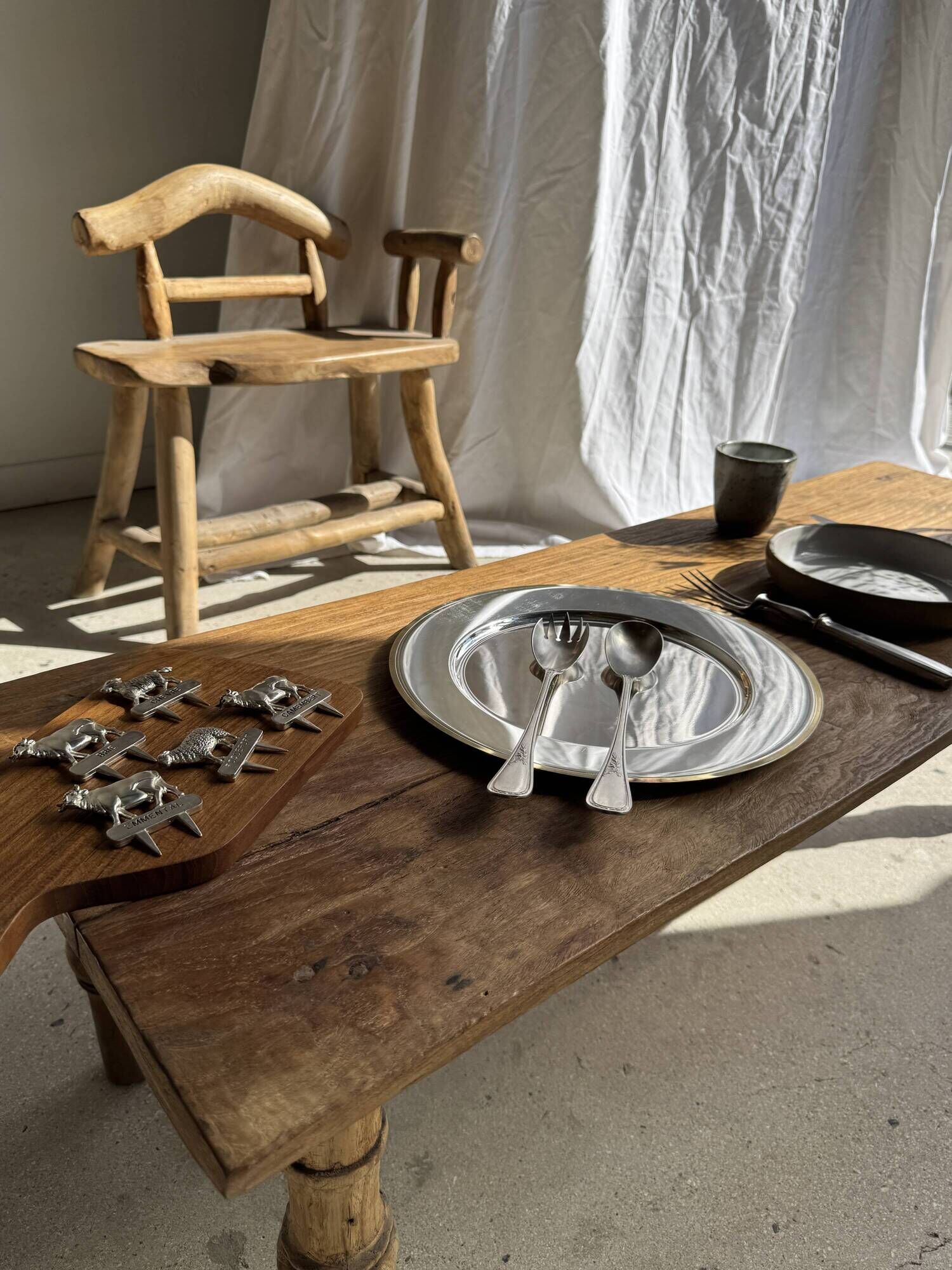 Round silver-plated tray with a wide gold border D30 H2