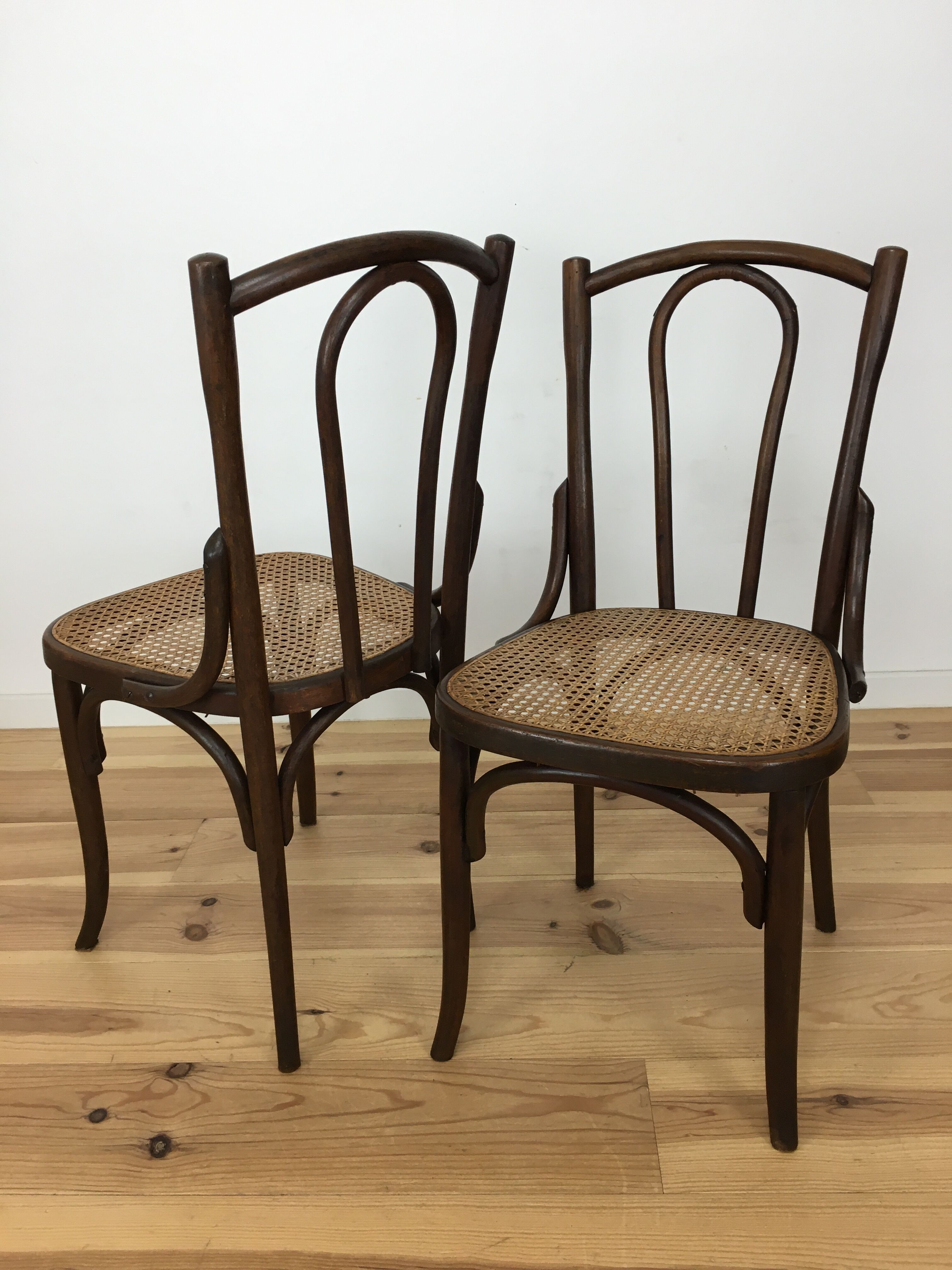 2 chairs in curved wooden and canning