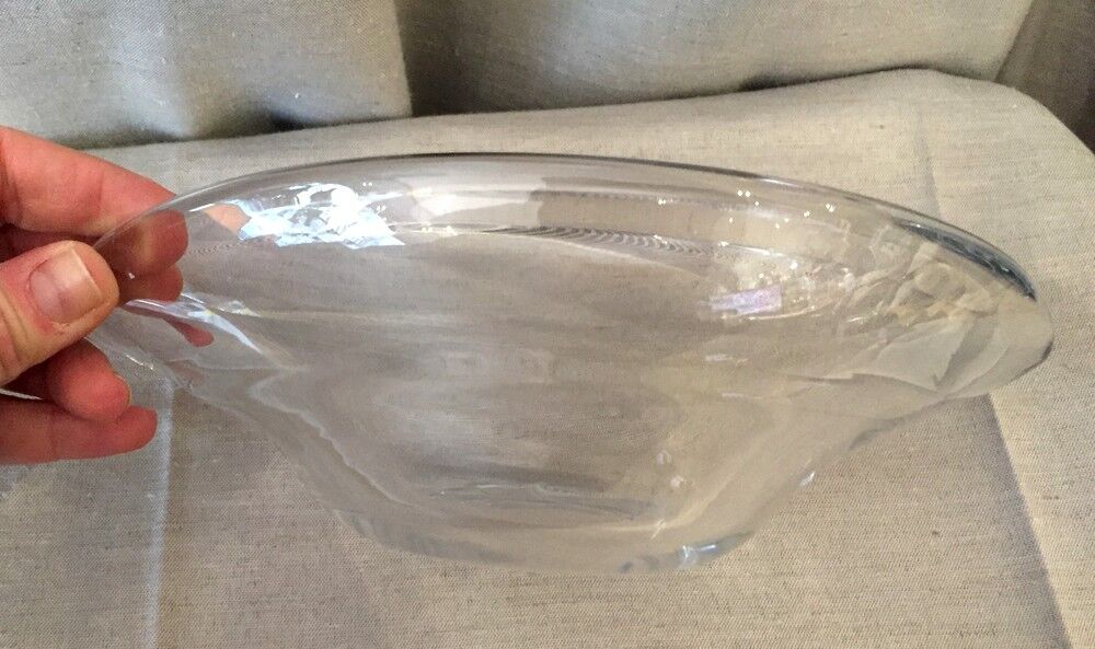Empty pocket or ashtray crystal art glassmaker st louis in the shape of an eye