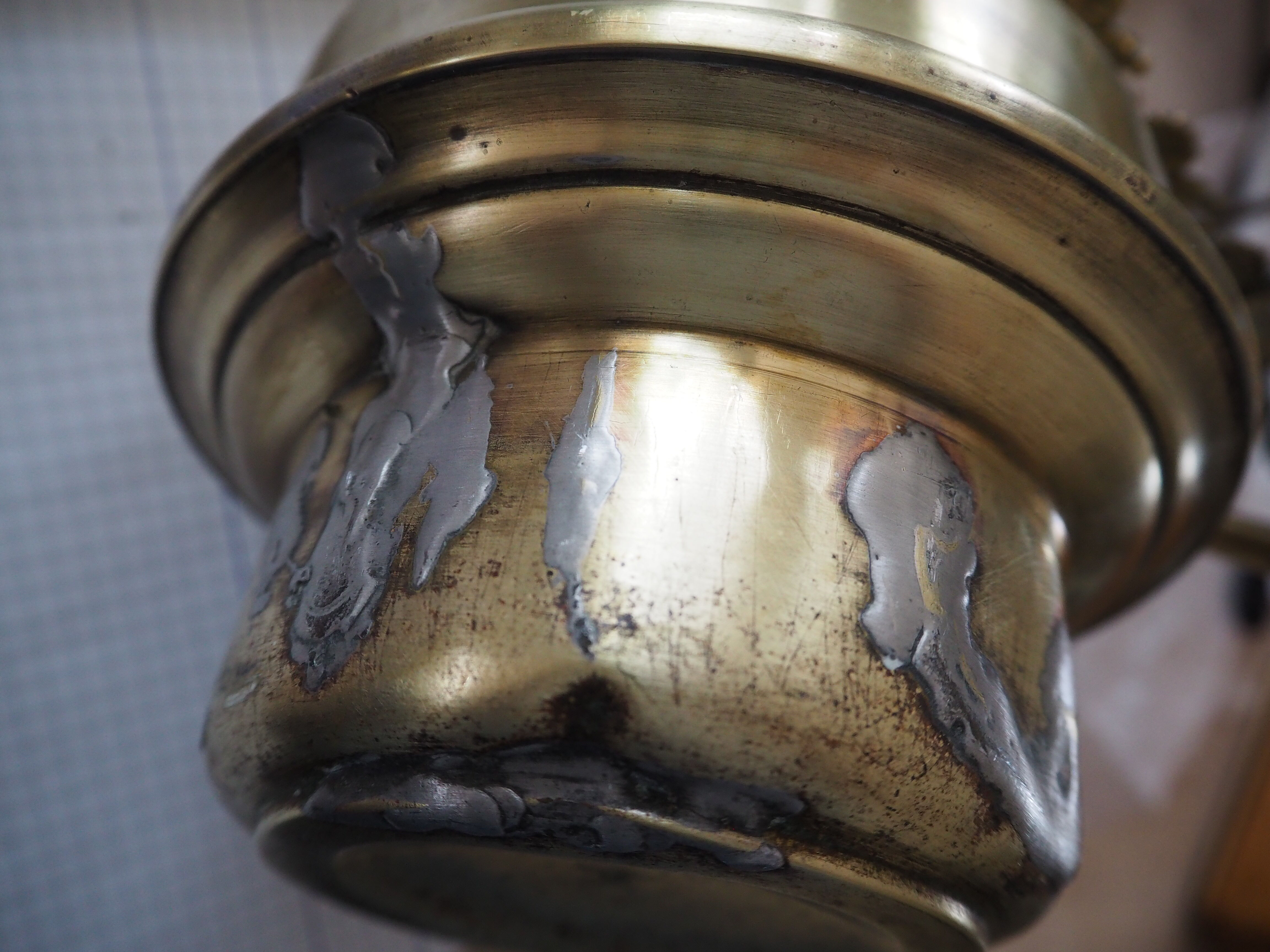 Old suspension in opaline and brass