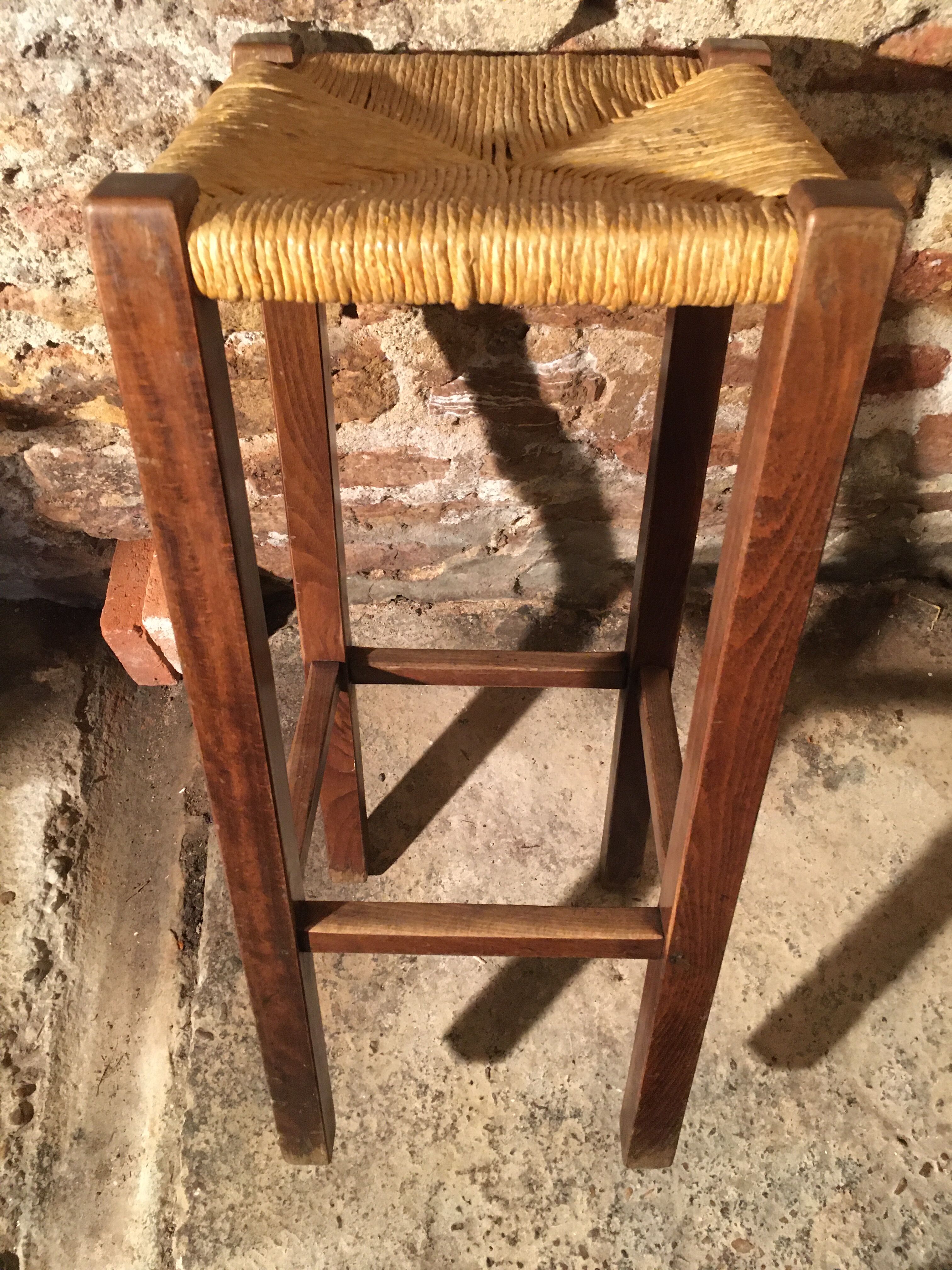 Oak bar stool with straw seat