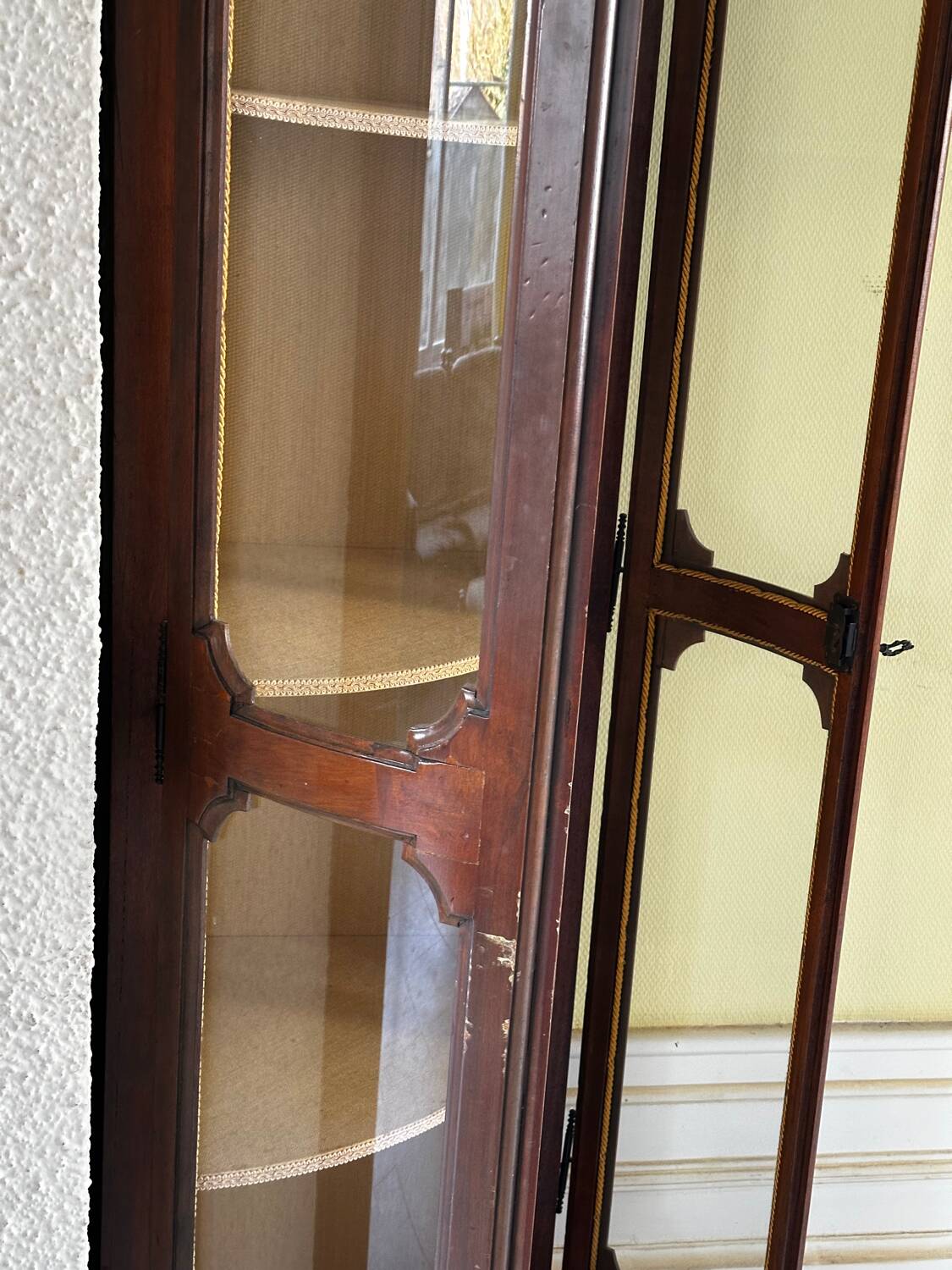 Corner display cabinet veneered in mahogany - Victorian - 20th century