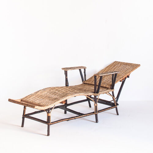 Chaise longue en bois cannage et osier France années 1950