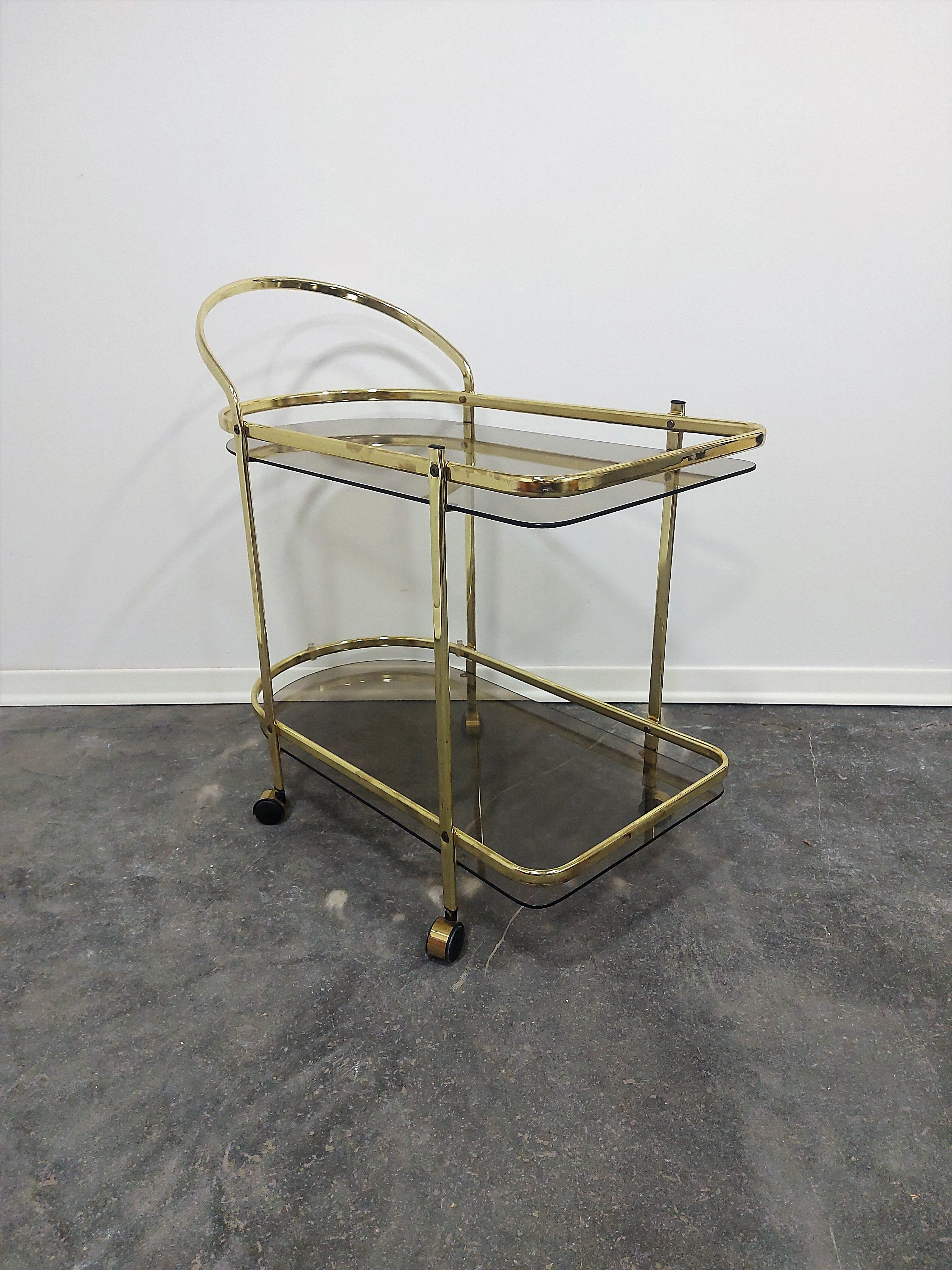 Desserte en laiton et verre fumé des années 1960