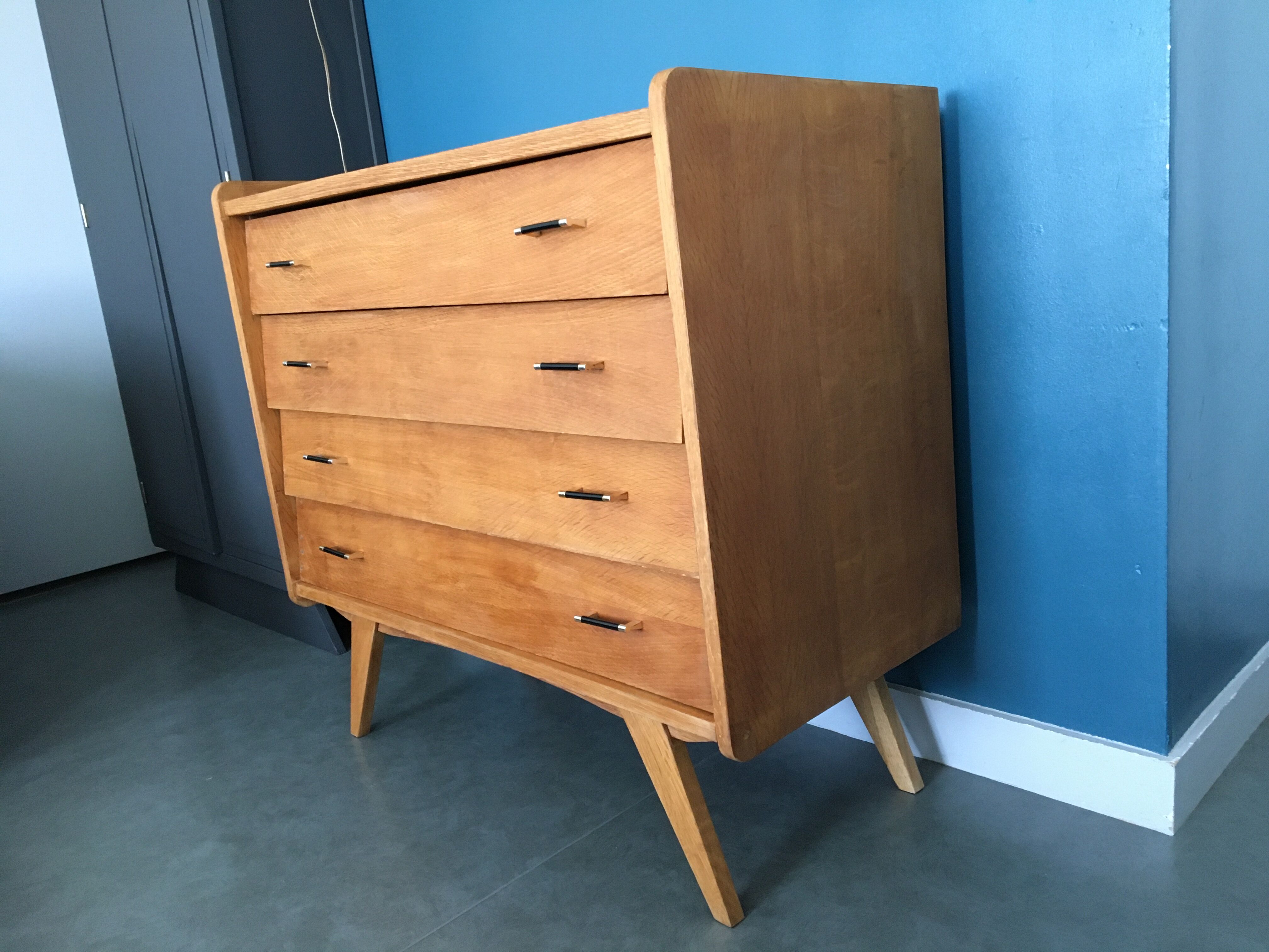 Dresser vintage feet compass