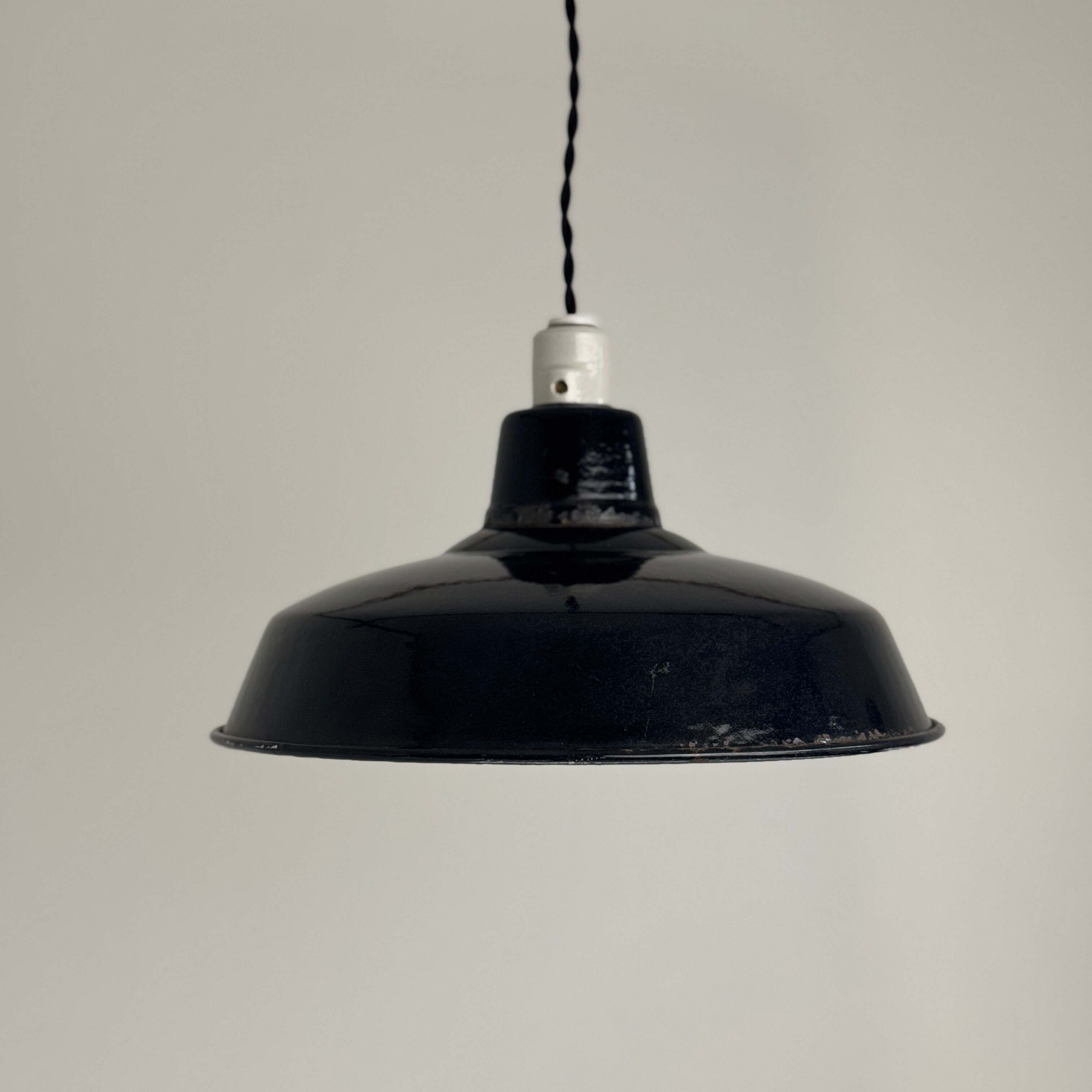 Old enamelled workshop suspension