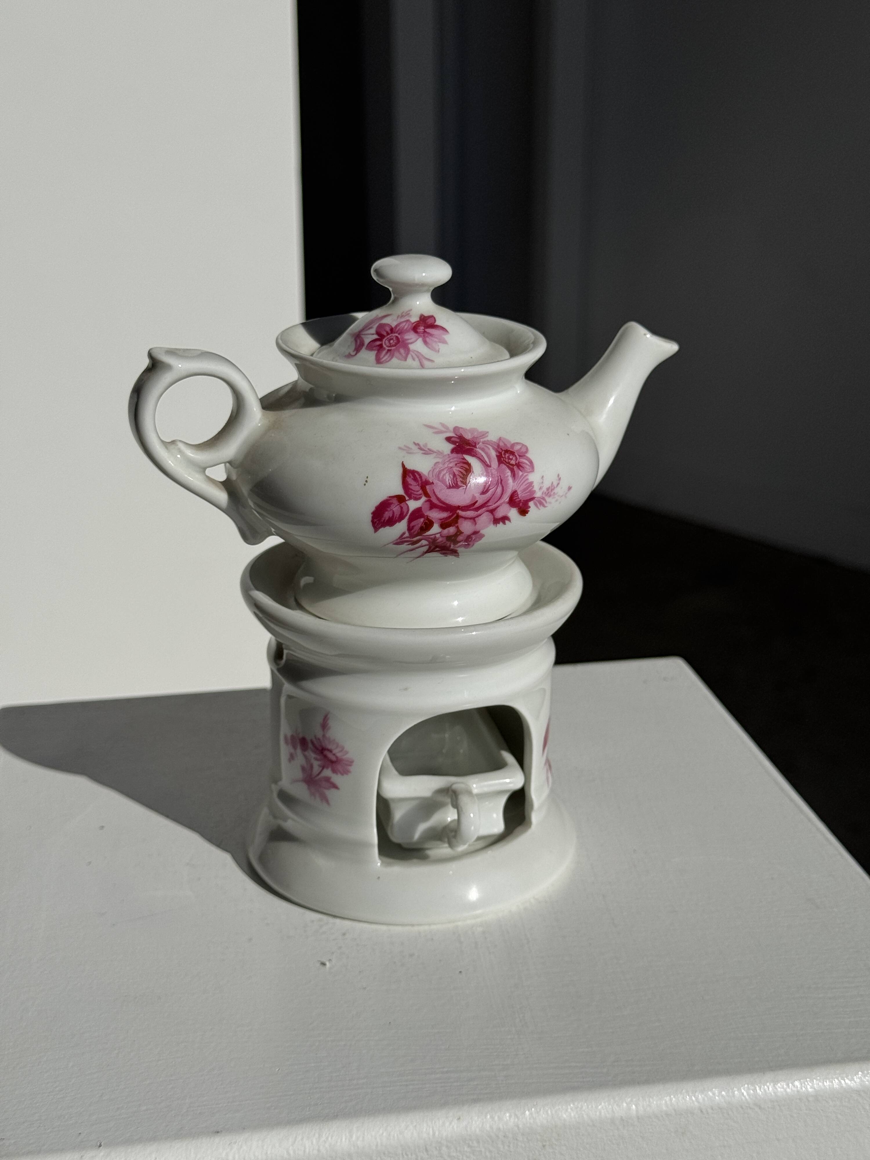 Complete porcelain teapot and warmer with pink floral decoration H18