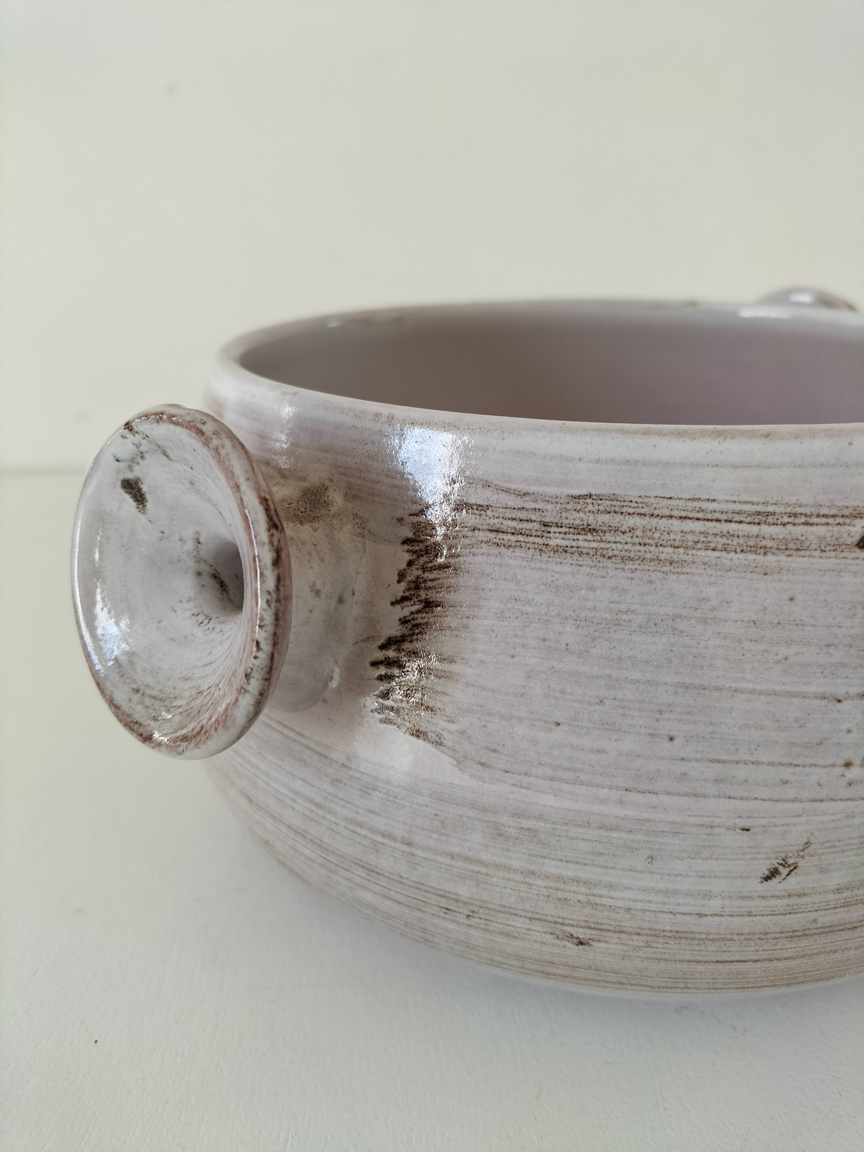 Glazed stoneware dish with floral motif