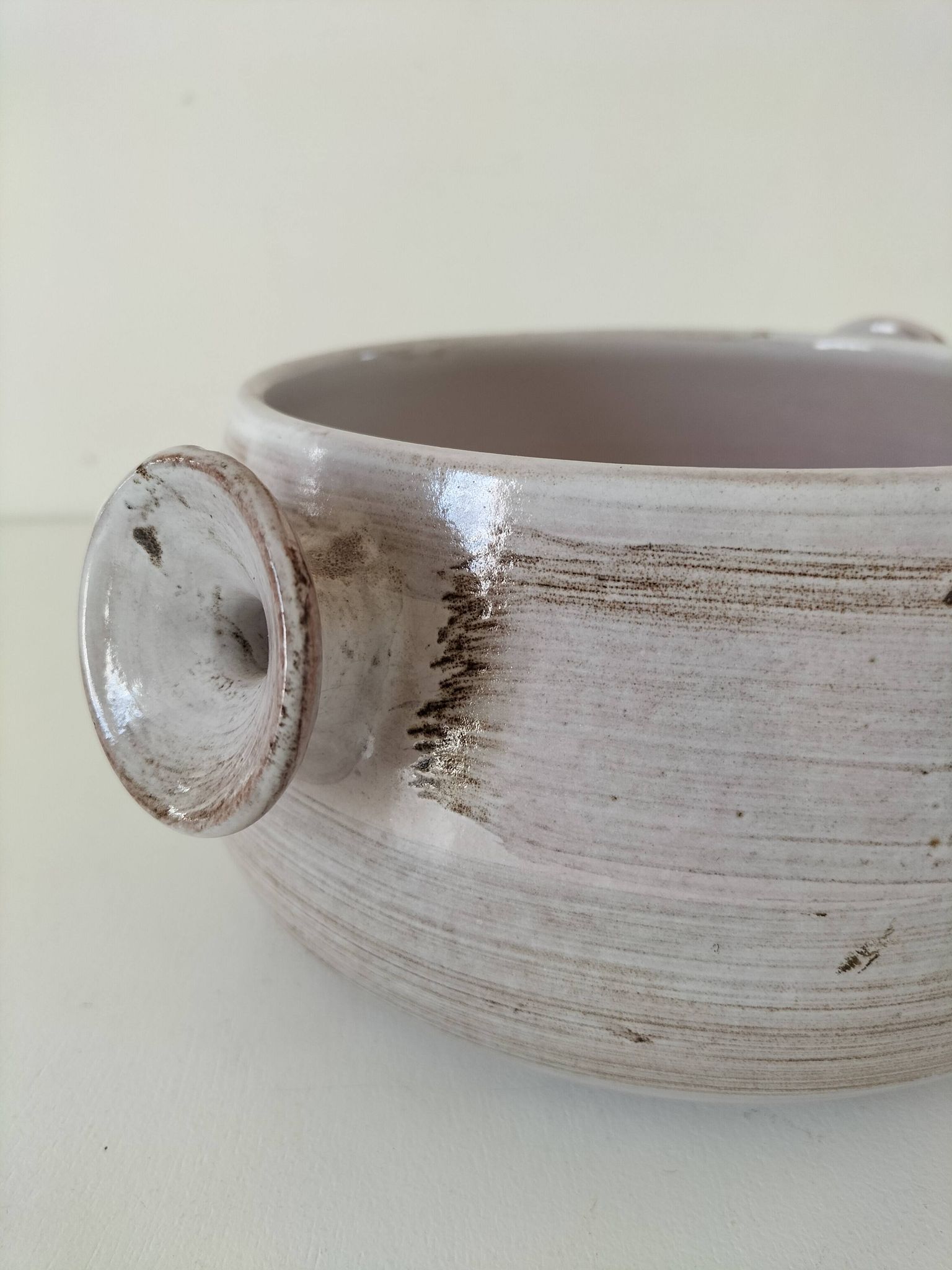 Glazed stoneware dish with floral motif