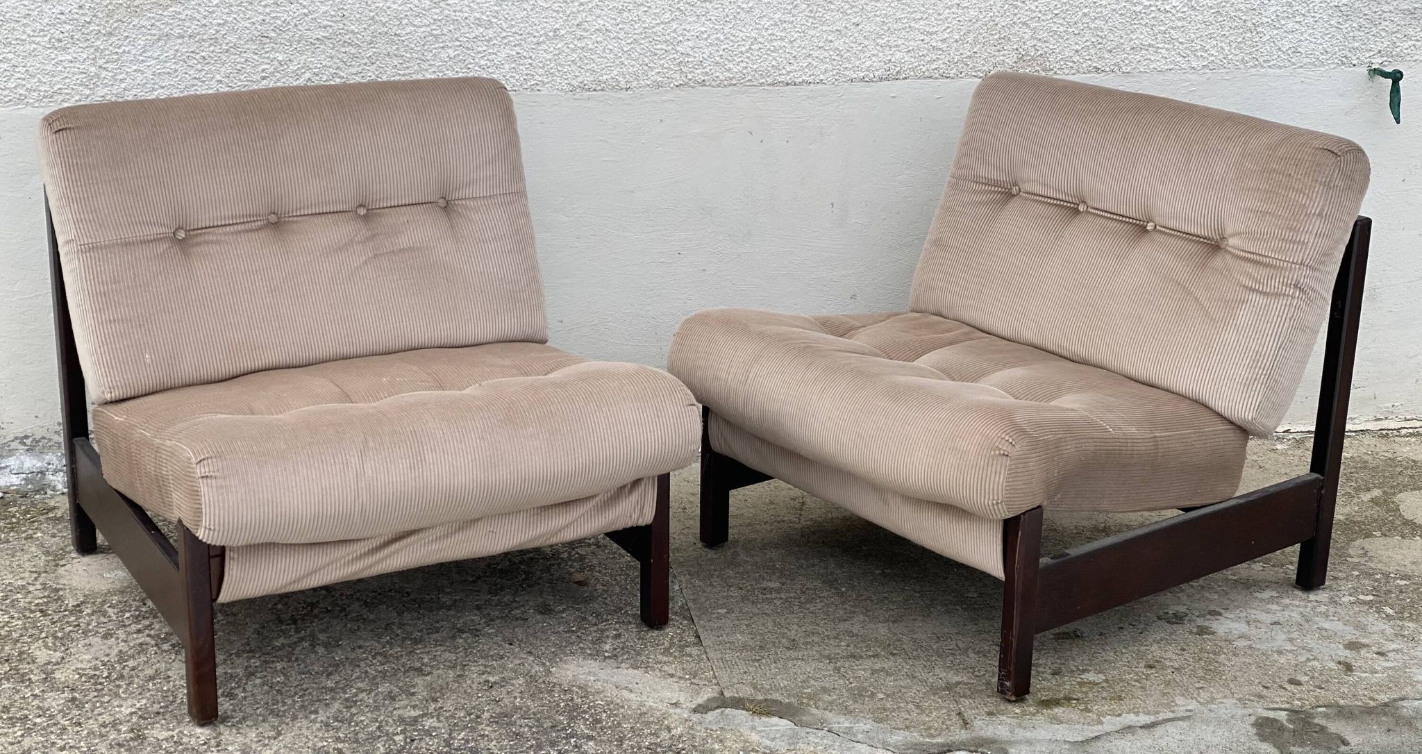 Paire de fauteuils scandinaves chauffeuses vintage 1960