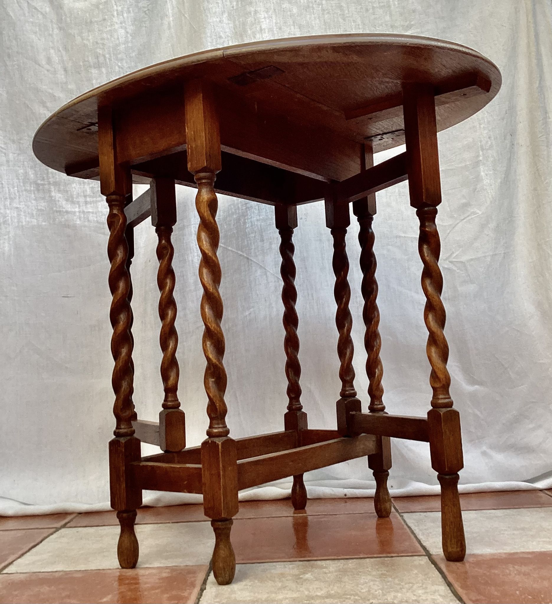 Oak wood table dimension: height -72cm- width -89cm- depth -31.5 to 89cm-