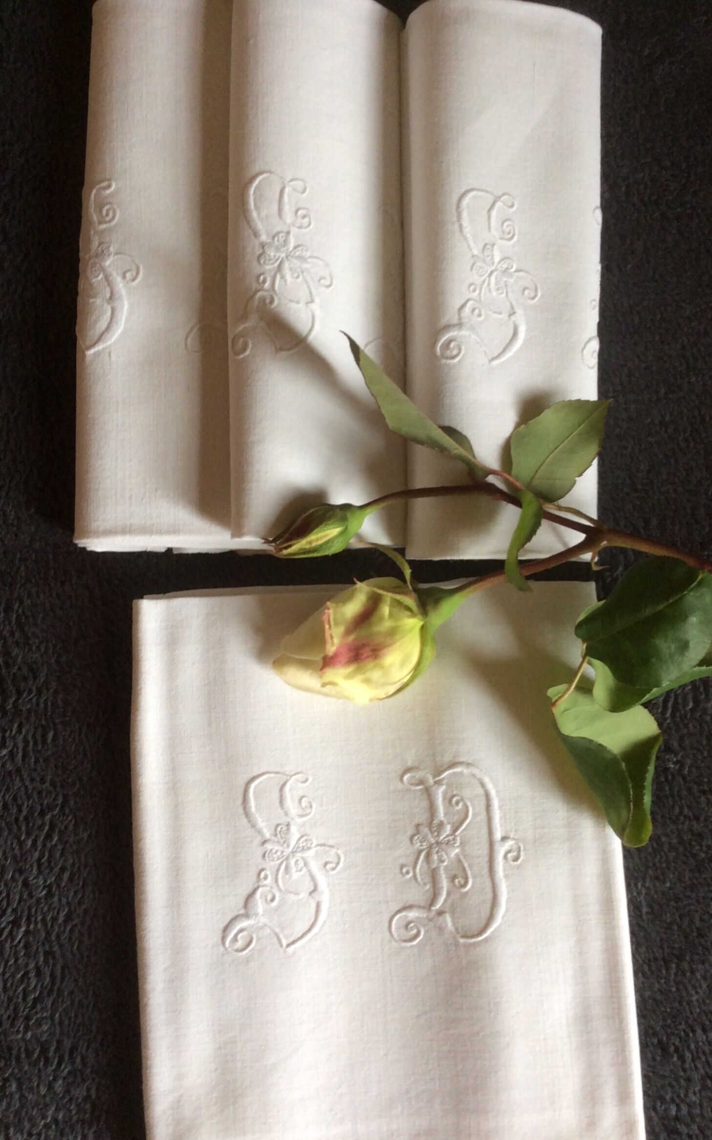 Set of 4 SD monogrammed embroidered napkins