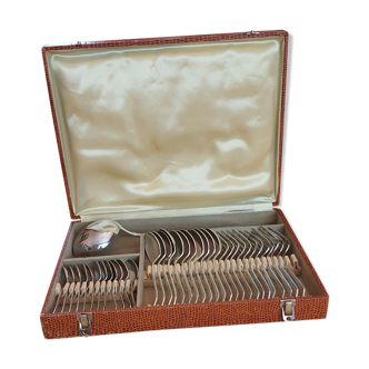 Silver metal cutlery set