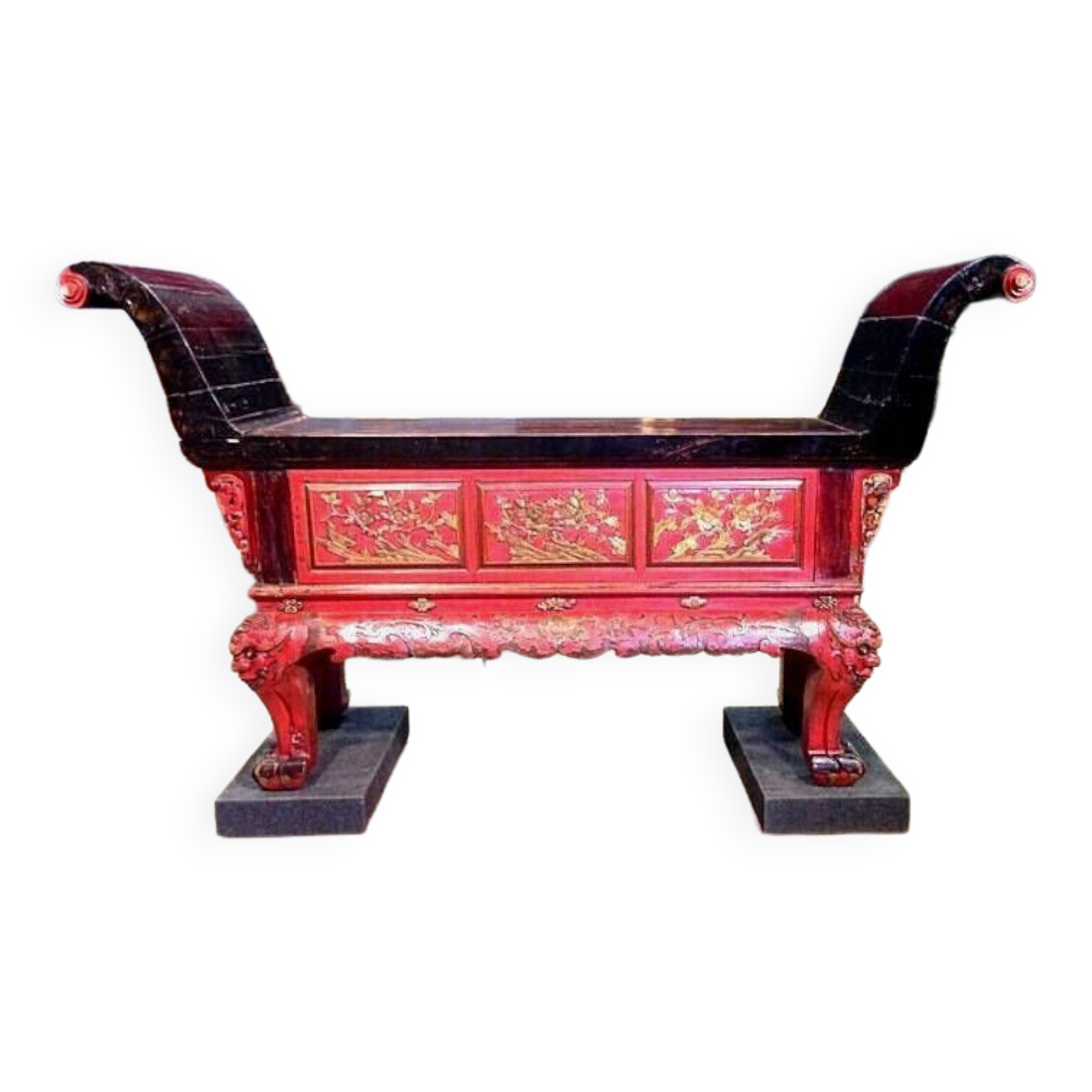 19th century China: lacquered and gilded offering console
