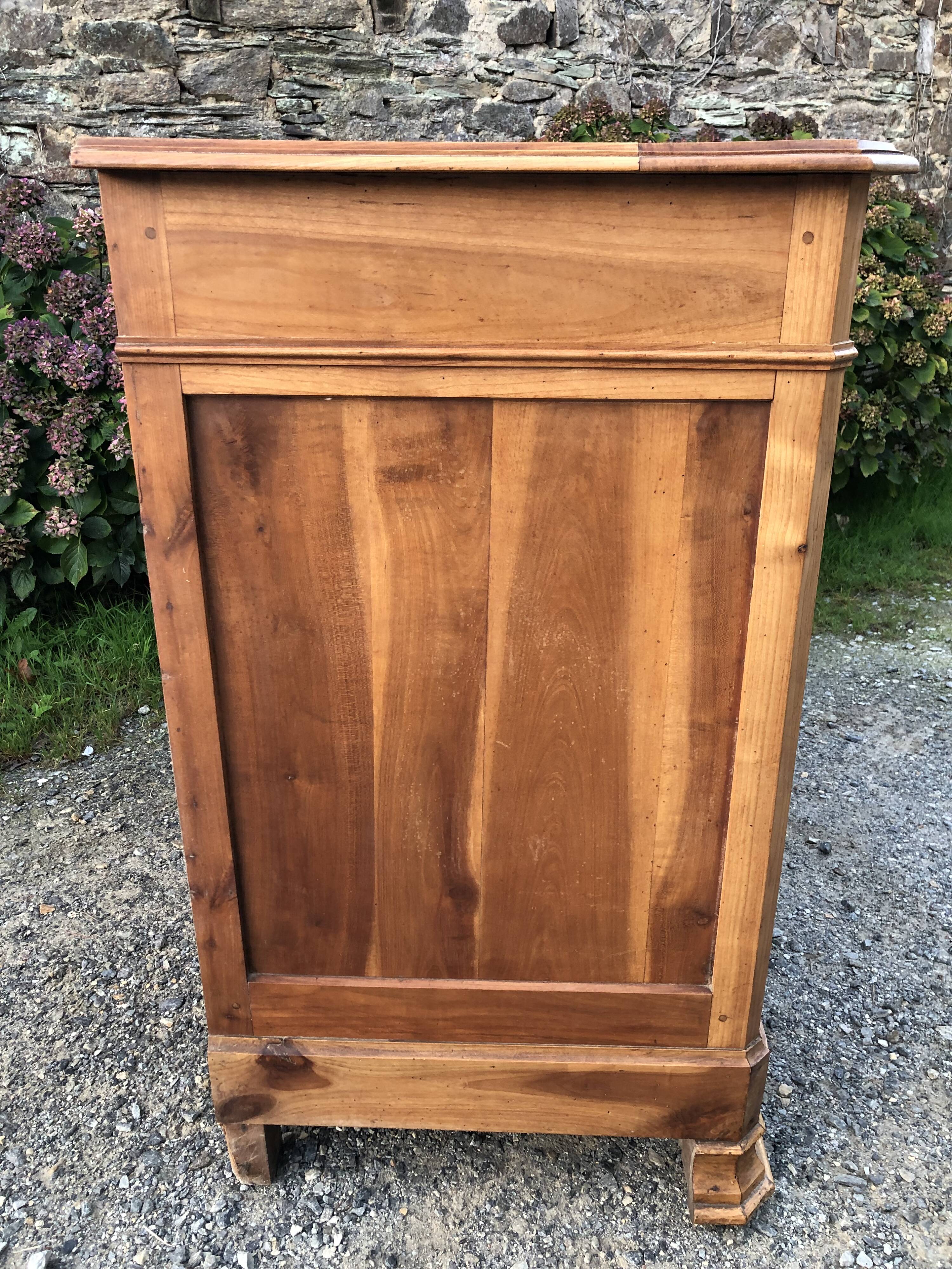 Old low sideboard in solid cherry wood from the 1900s.