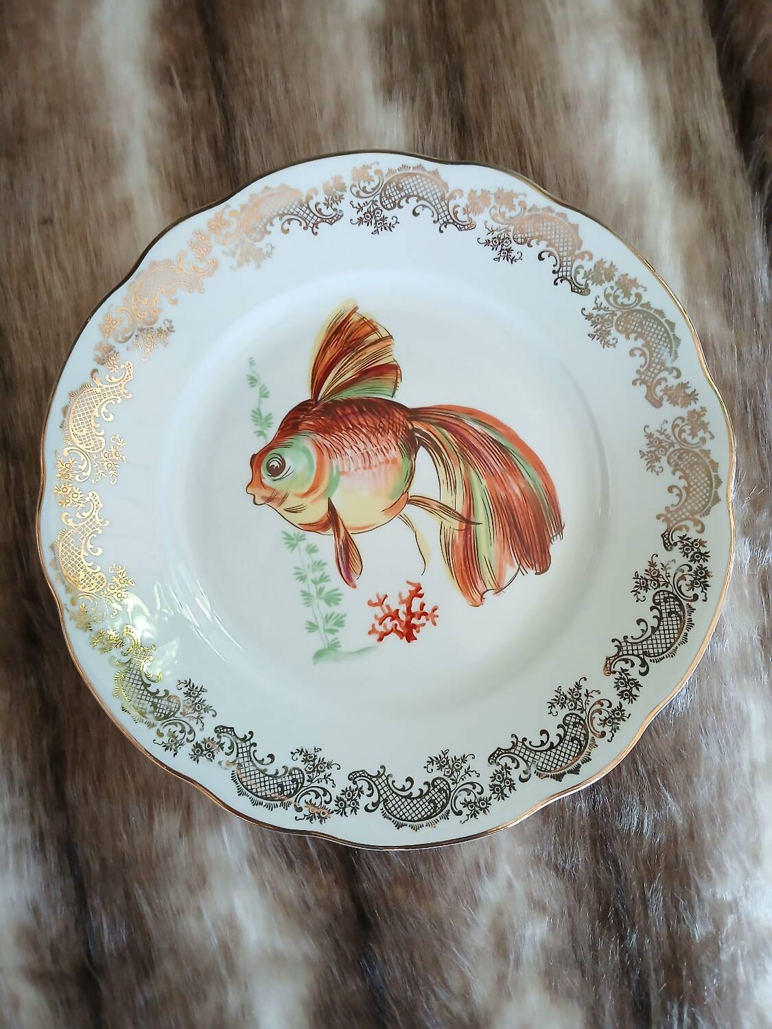 12 antique "Royal" dinner plates + 1 dish