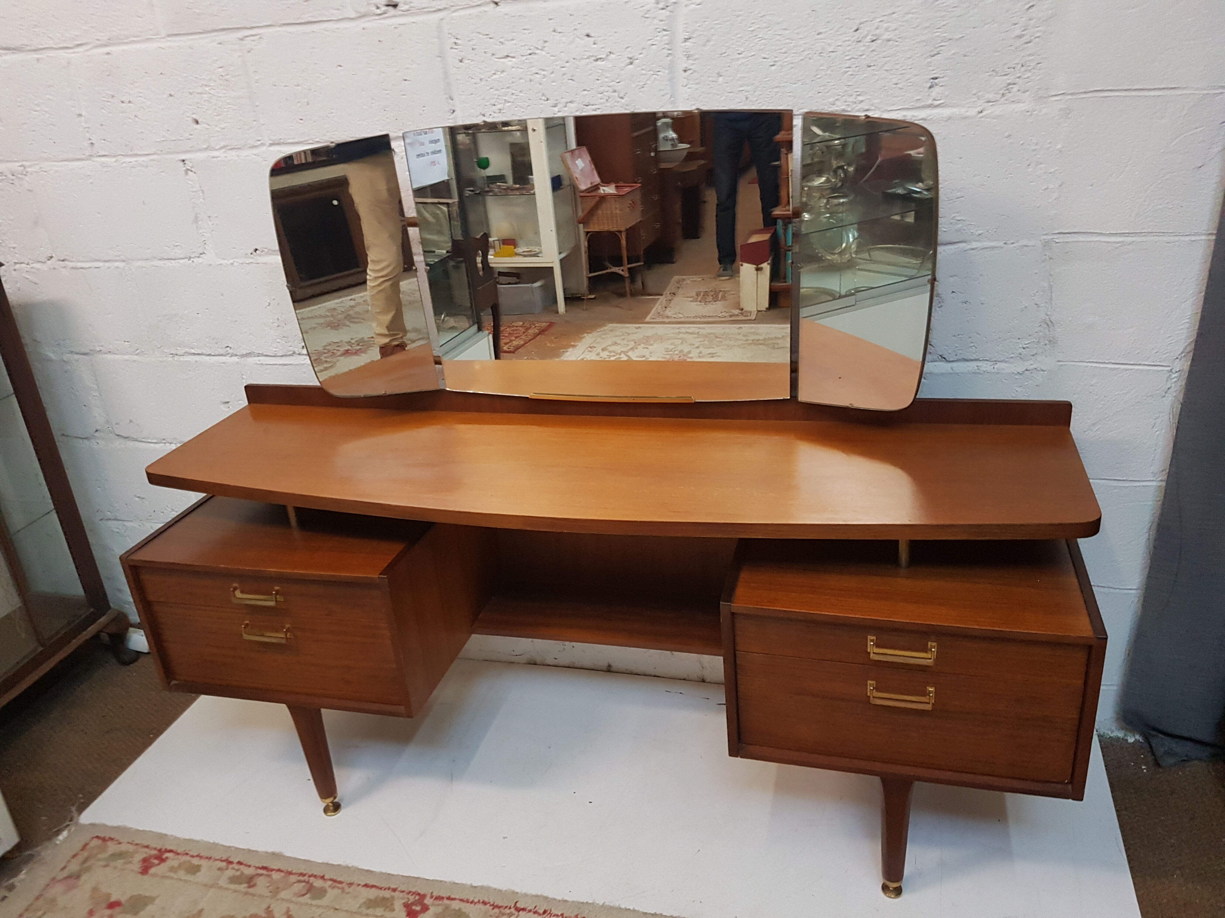 Dressing table