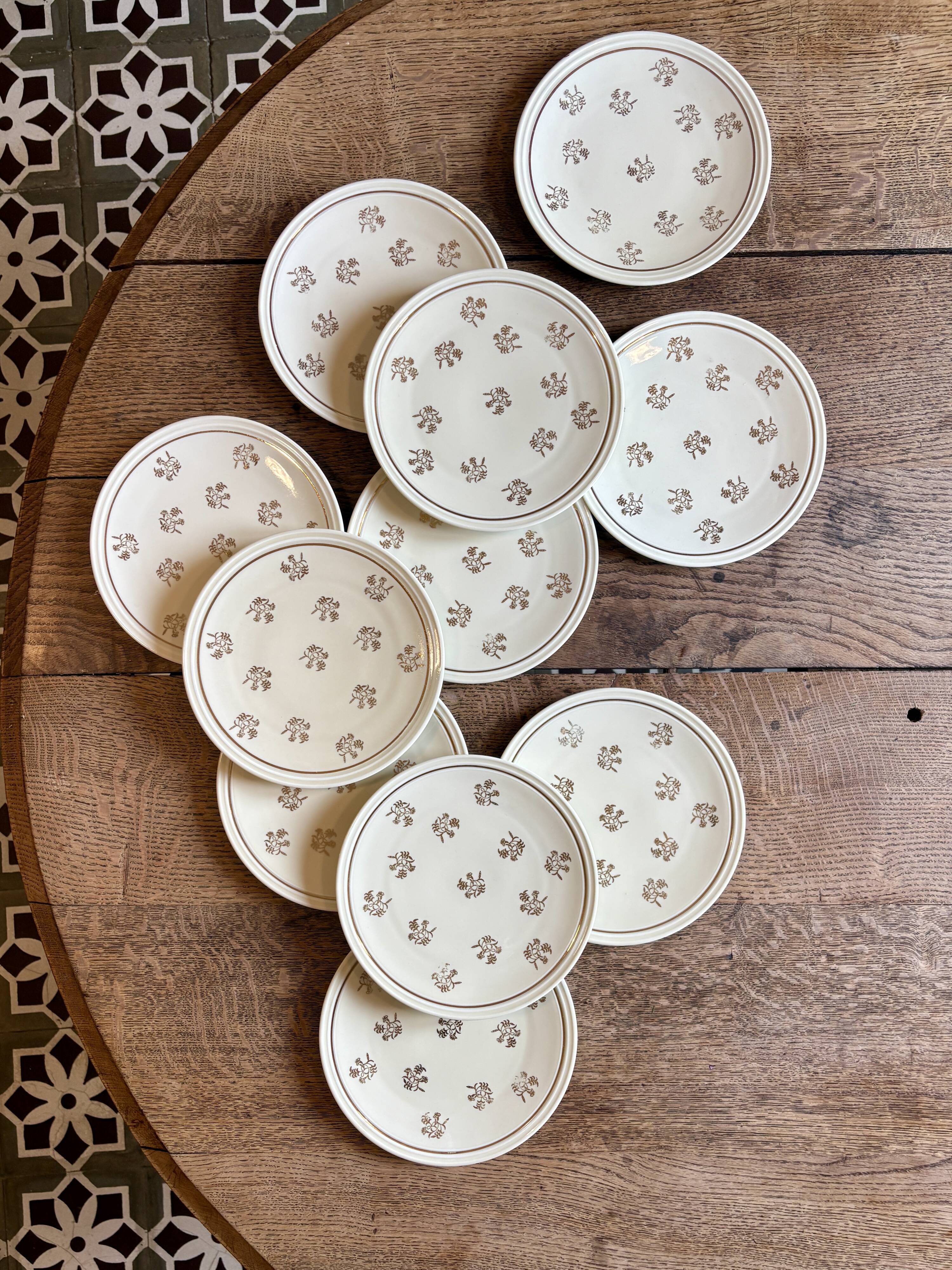 Lot de 11 assiettes à dessert anciennes en porcelaine de Limoges