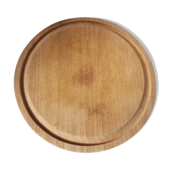 Round wooden cutting board