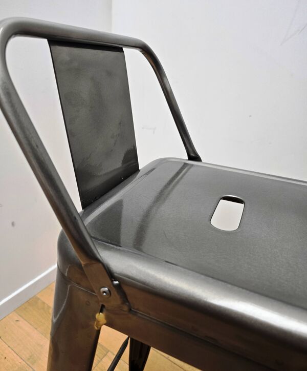 Suite de 4 chaises de bar, Tolix