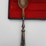 Paire de couverts à salade en argent gaufré et corne